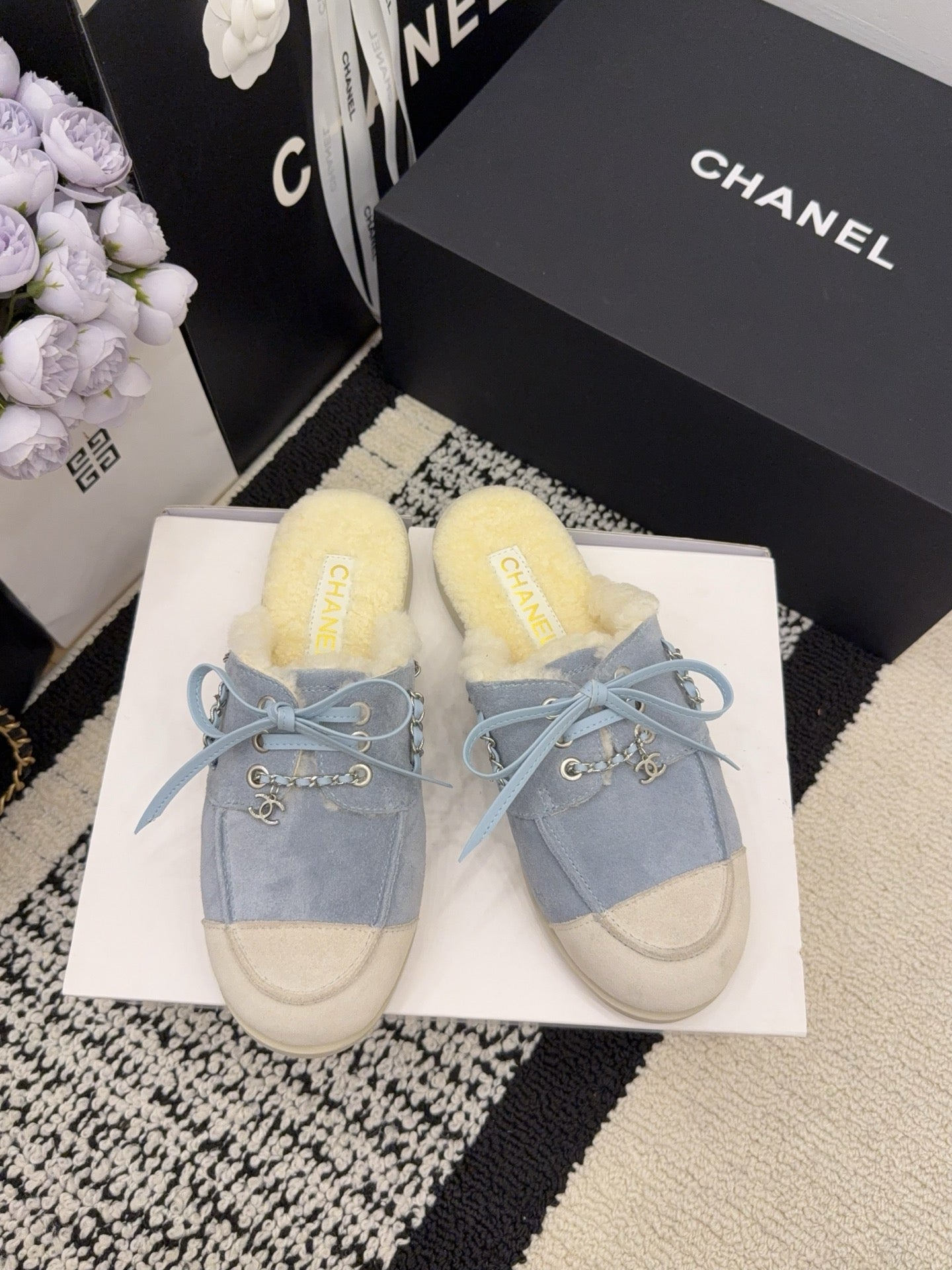 CC 26 Shearling Slip-on Loafer Blue White Suede Wool 588716