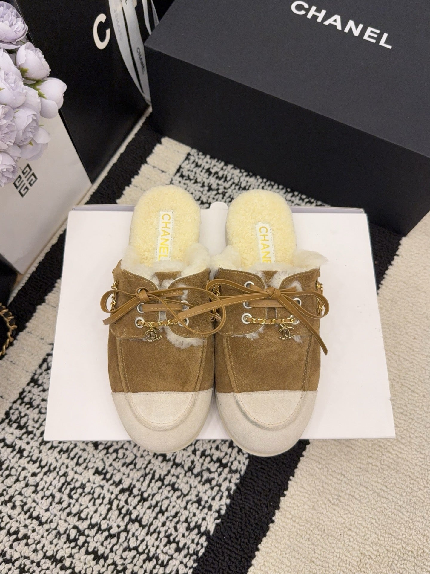 CC 26 Shearling Slip-on Loafer Tan White Suede Wool 588717