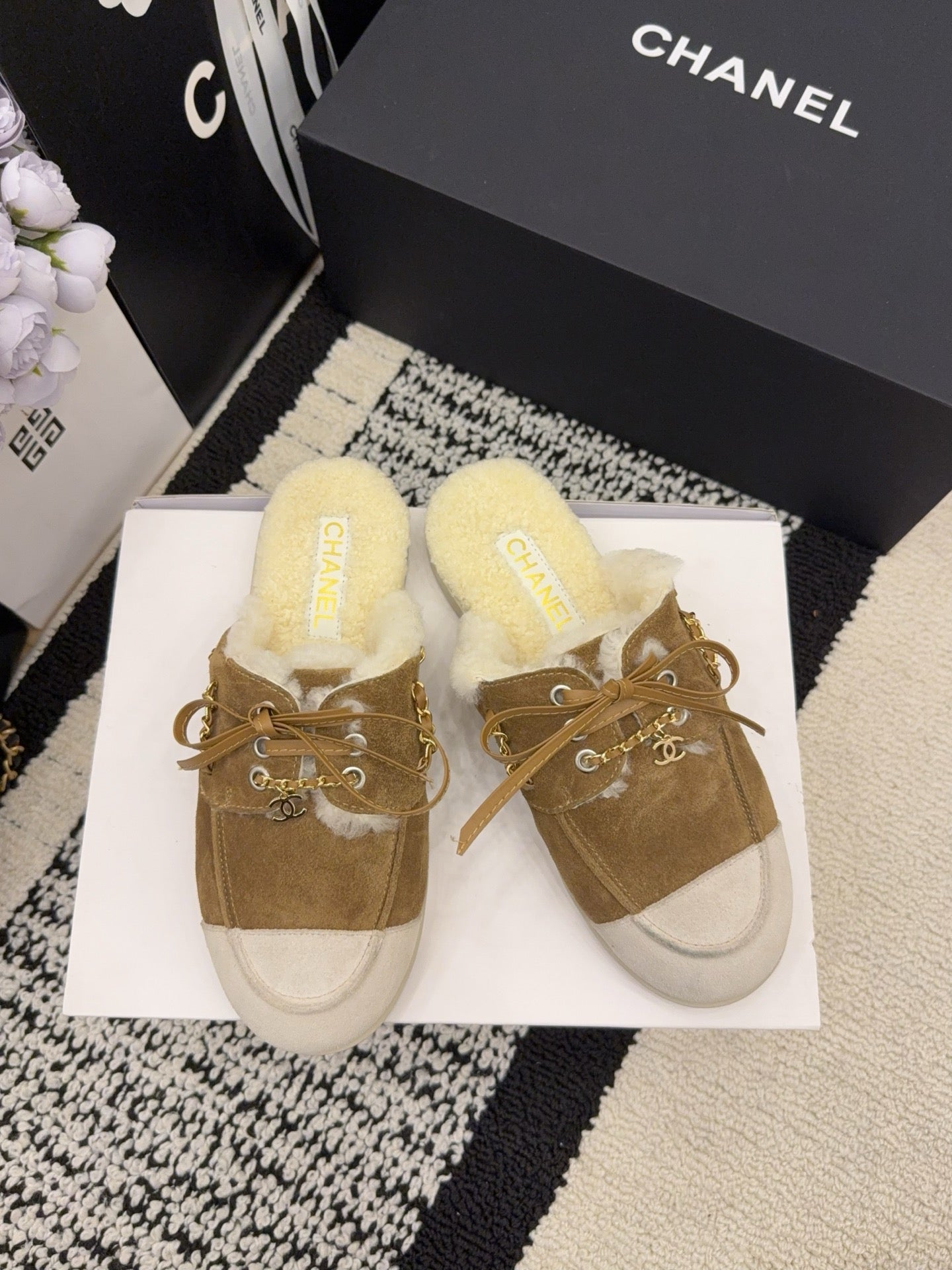 CC 26 Shearling Slip-on Loafer Tan White Suede Wool 588717