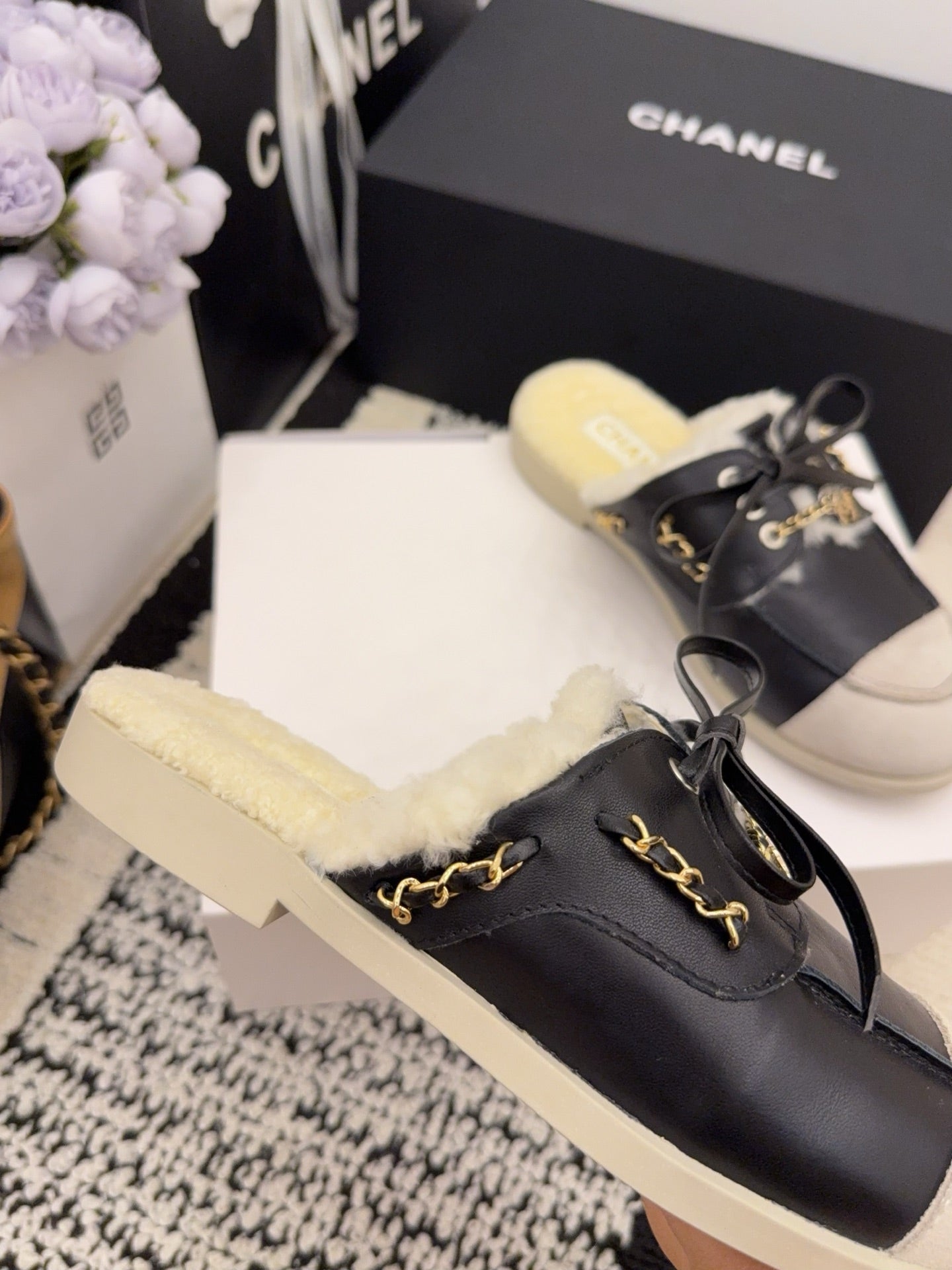 CC 26 Shearling Slip-on Loafer Black White Leather Wool 588719