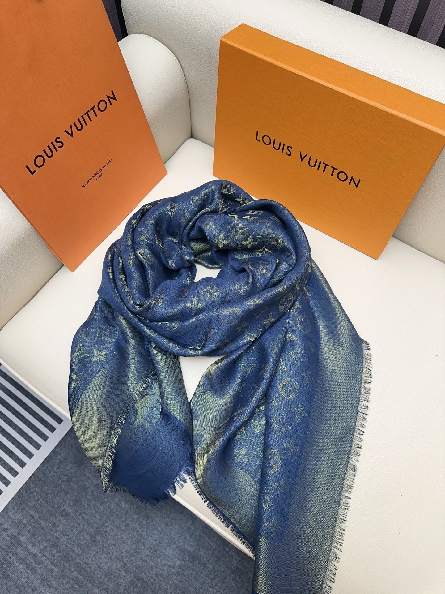 LV 25 Scarf 140CM Blue Silk 293289
