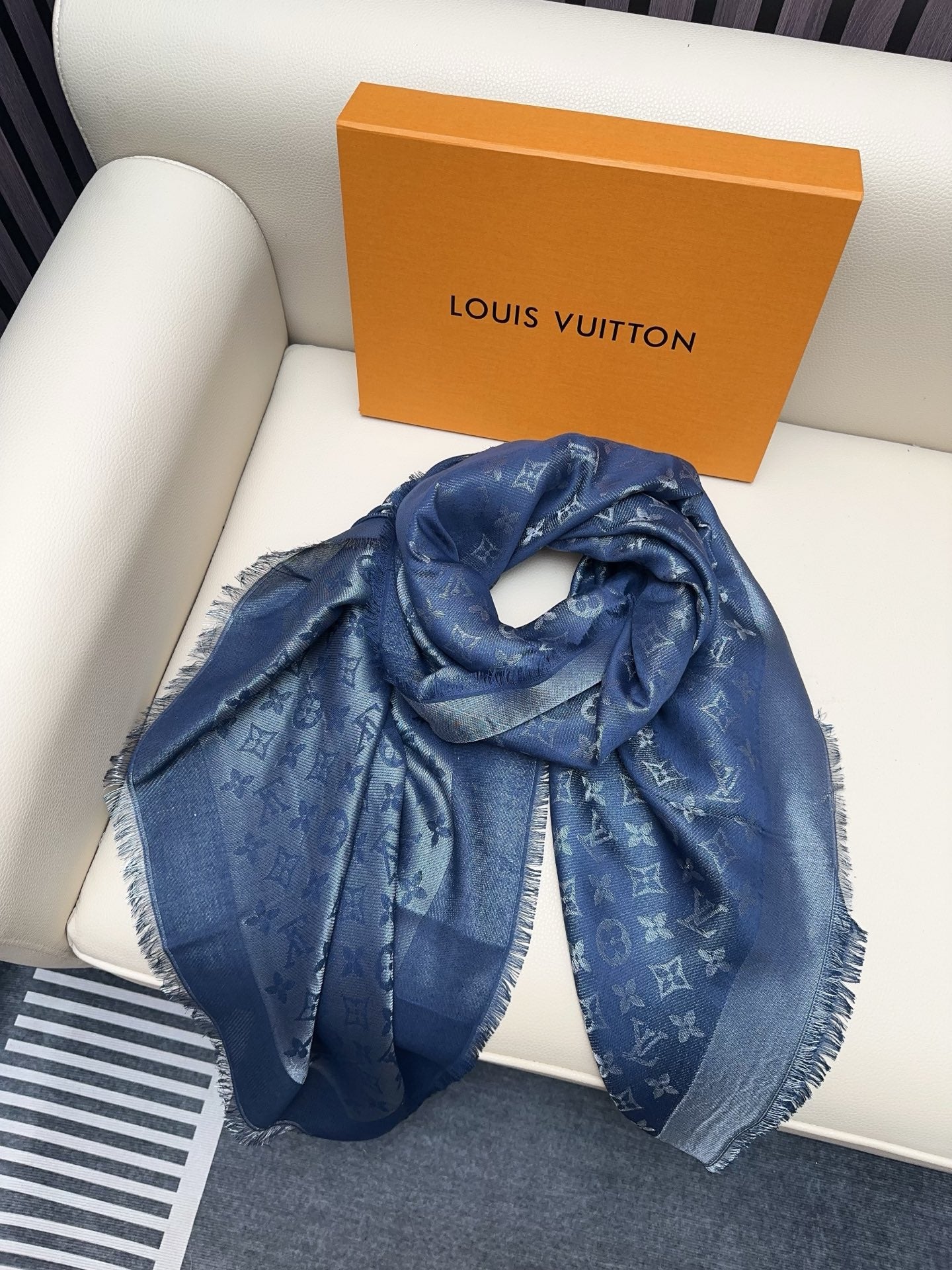 LV 25 Scarf 140CM Dark Blue Silk 293292