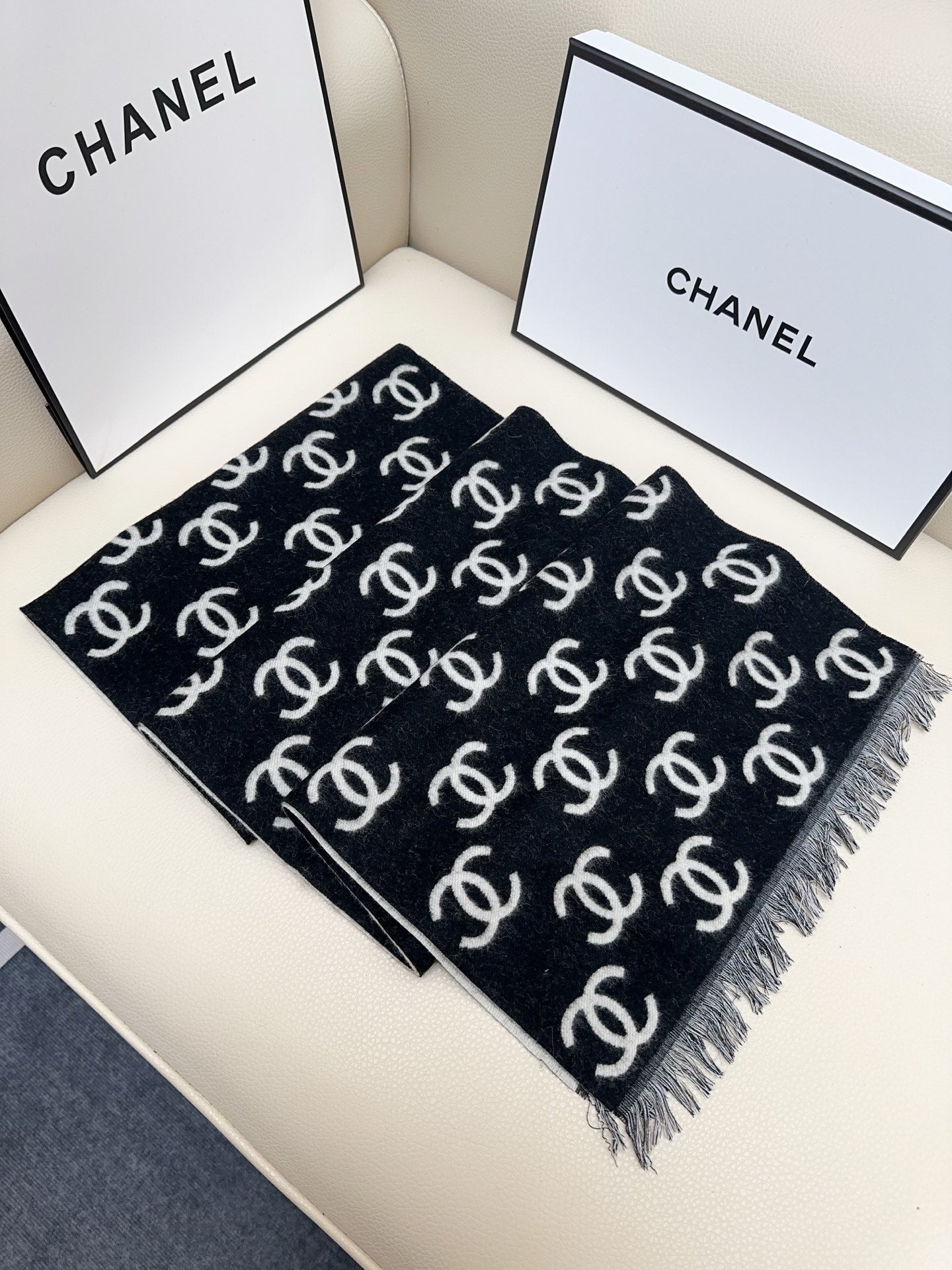 CC 25 Classic Scarf 180cm Black Wool 293305