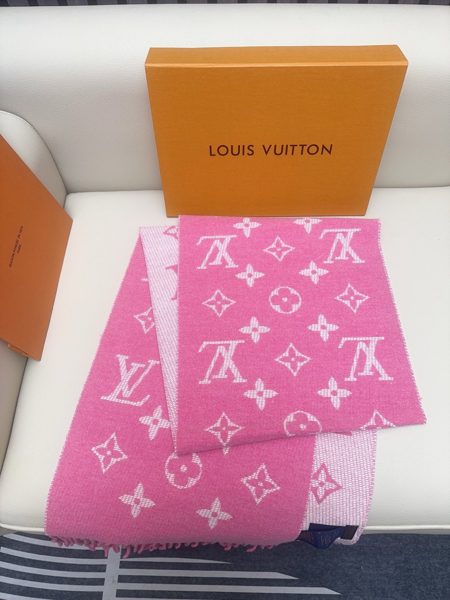 LV 25 Scarf 186CM Pink Wool 293311
