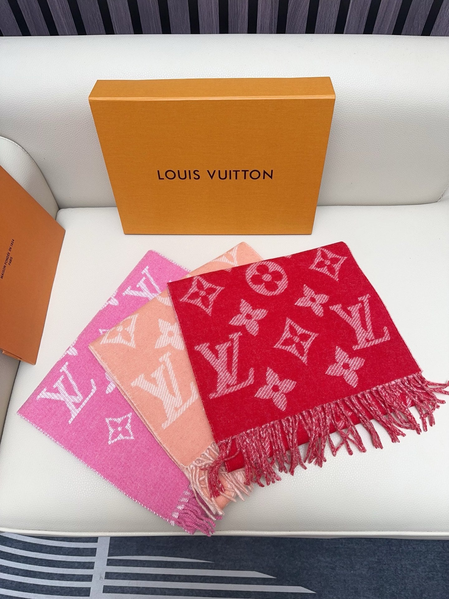 LV 25 Scarf 186CM Pink Wool 293311