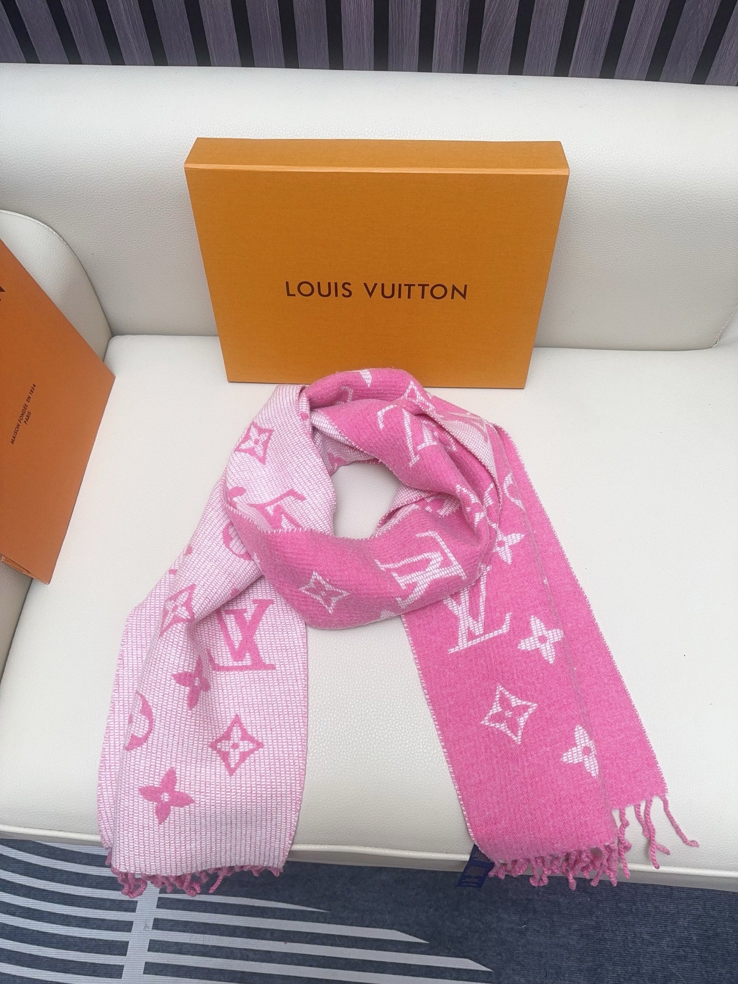 LV 25 Scarf 186CM Pink Wool 293311