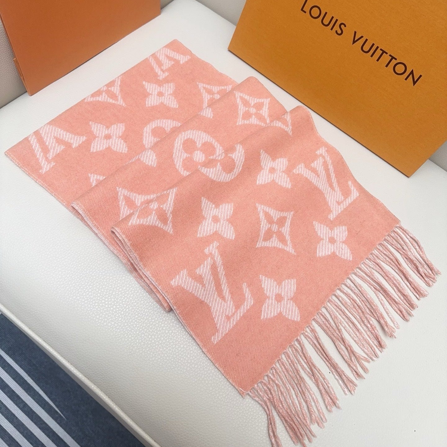LV 25 Scarf 186CM Blush Pink Wool 293312