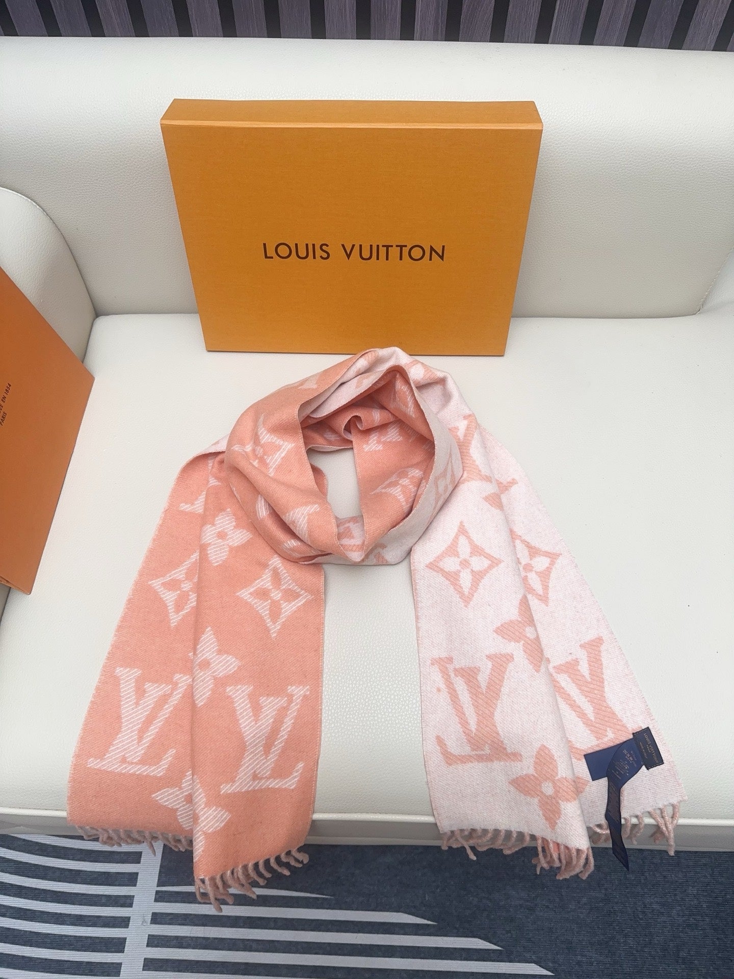 LV 25 Scarf 186CM Blush Pink Wool 293312