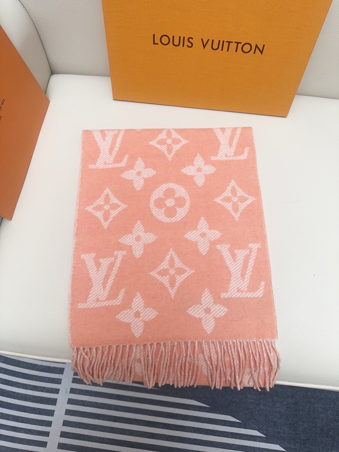 LV 25 Scarf 186CM Blush Pink Wool 293312