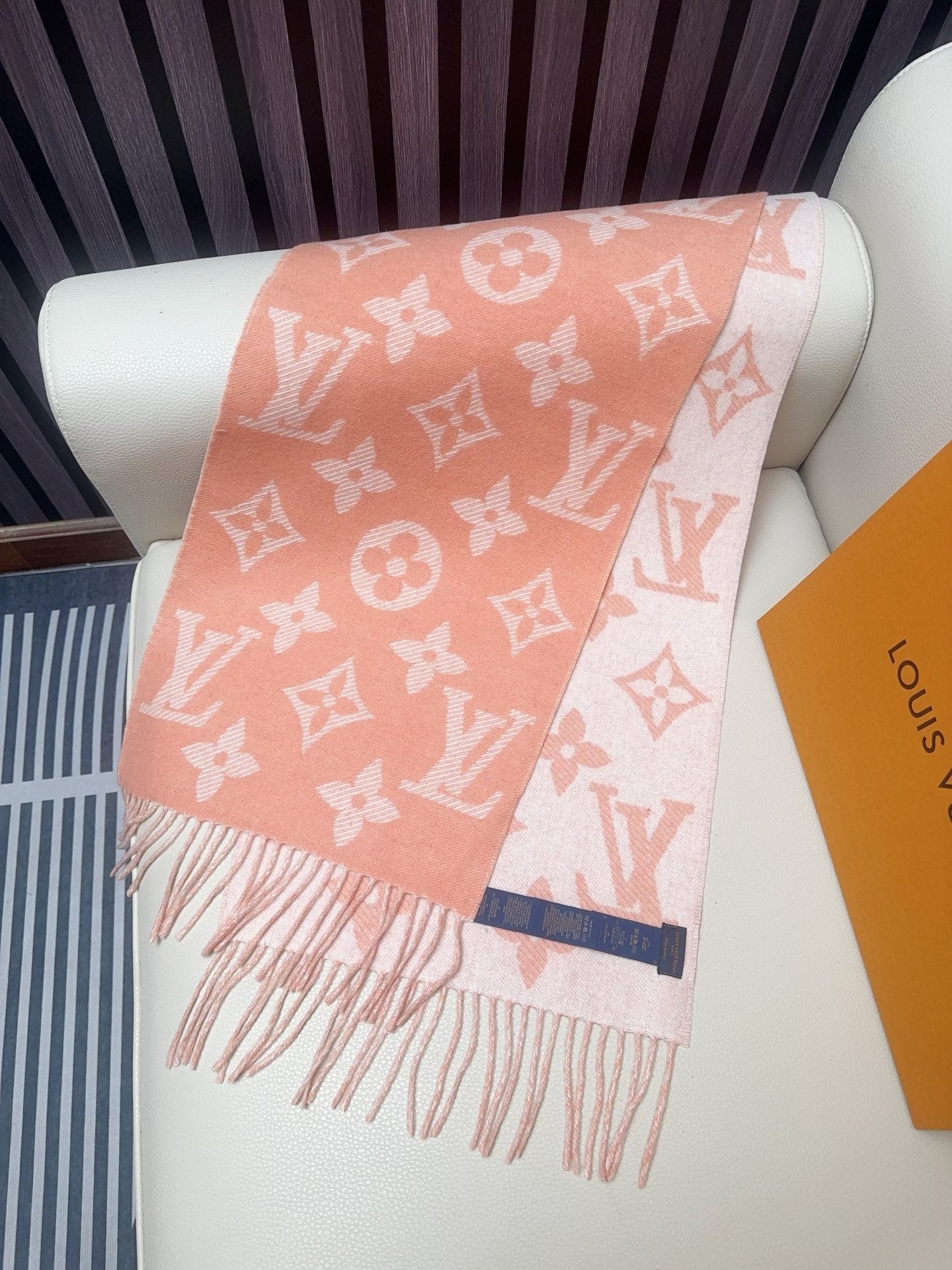 LV 25 Scarf 186CM Blush Pink Wool 293312