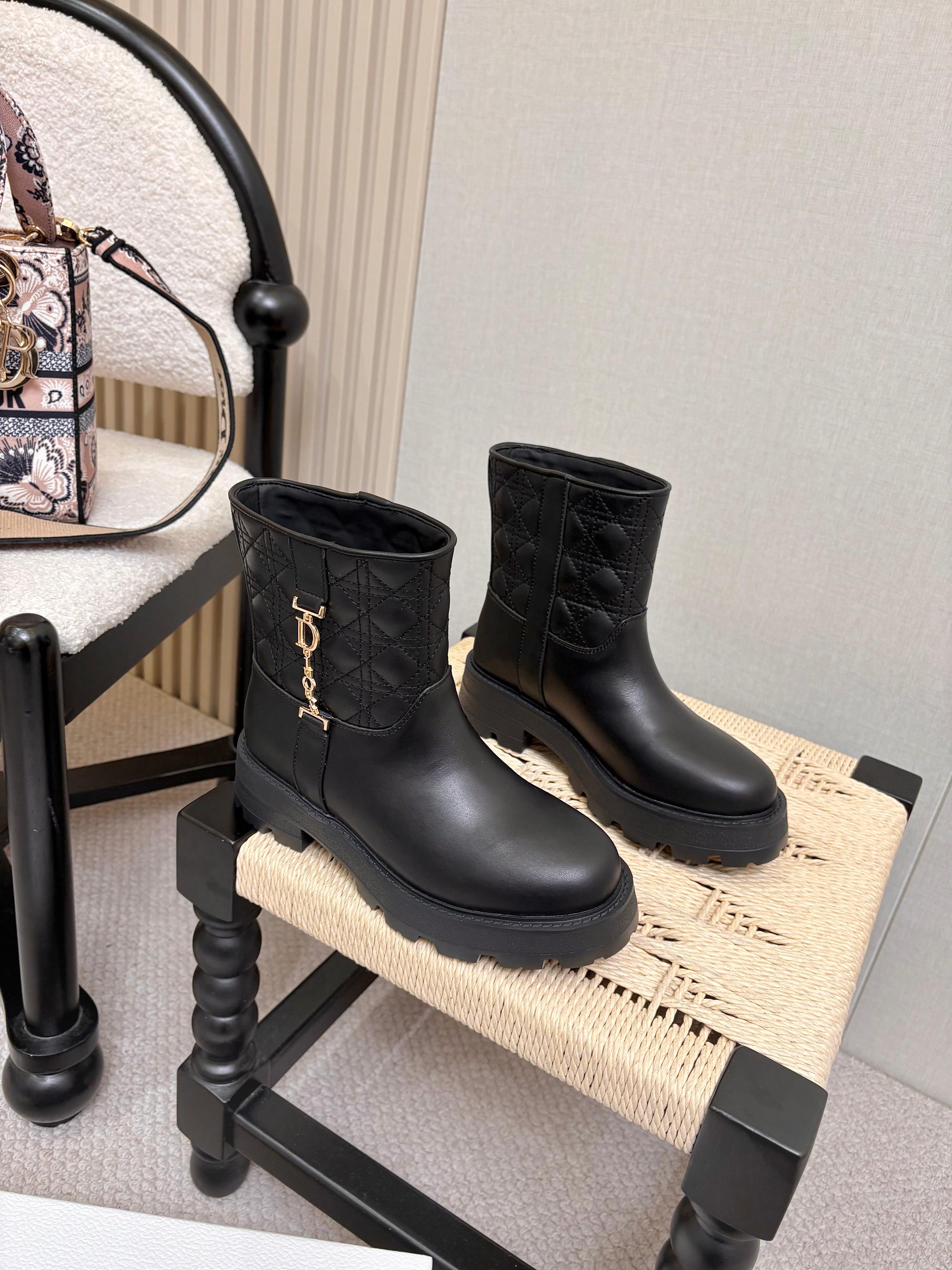 Dior 2026 D-Town Ankle Boots Black Calfskin 939010