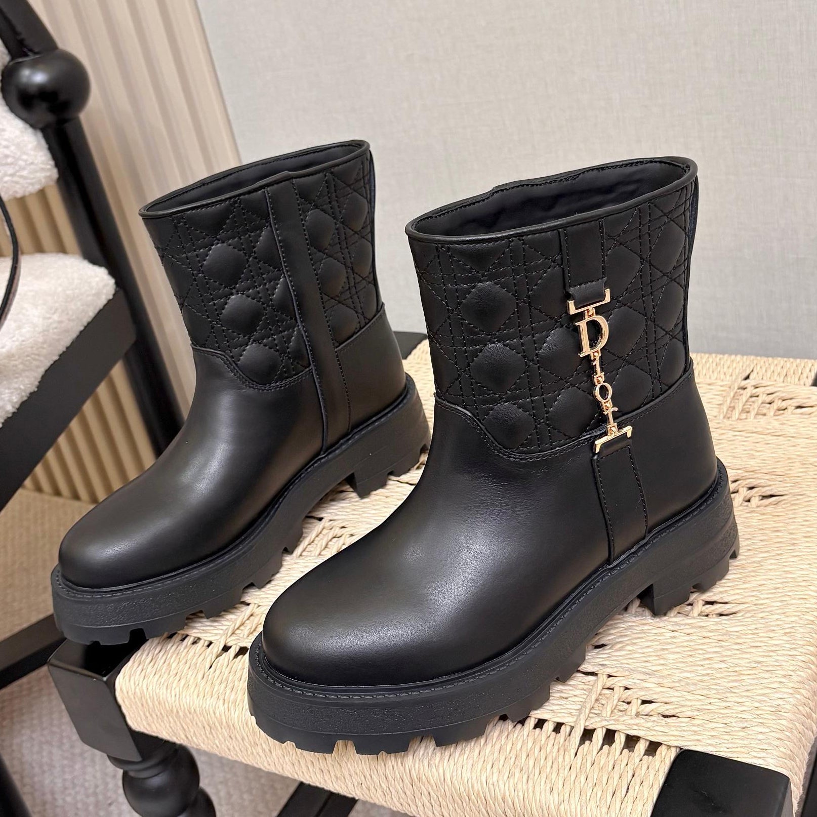 Dior 2026 D-Town Ankle Boots Black Calfskin 939010