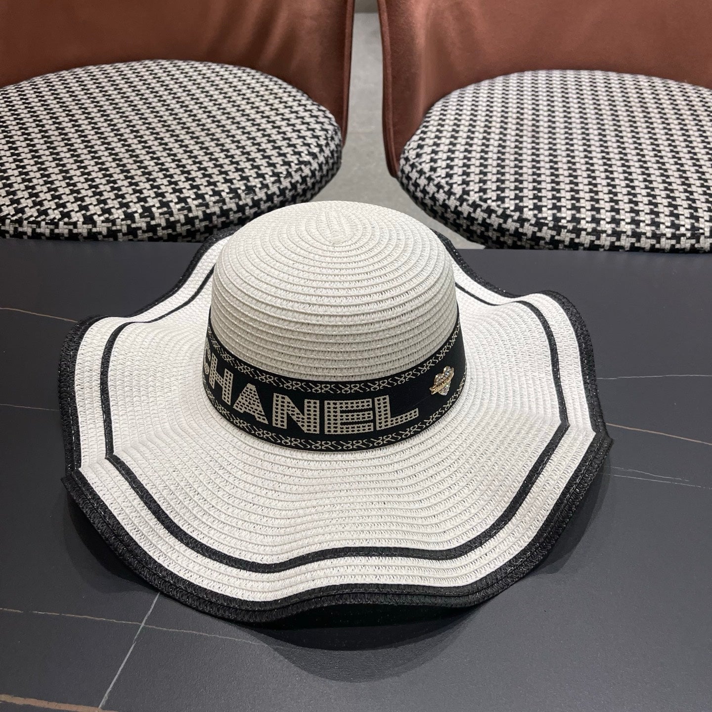 Chanel Wide-brimmed Straw Hat 214482