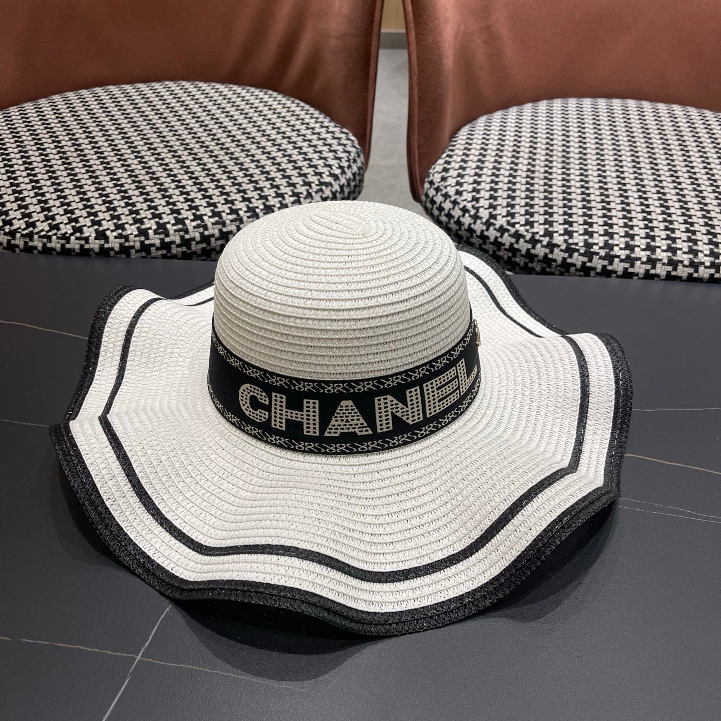 Chanel Wide-brimmed Straw Hat 214482