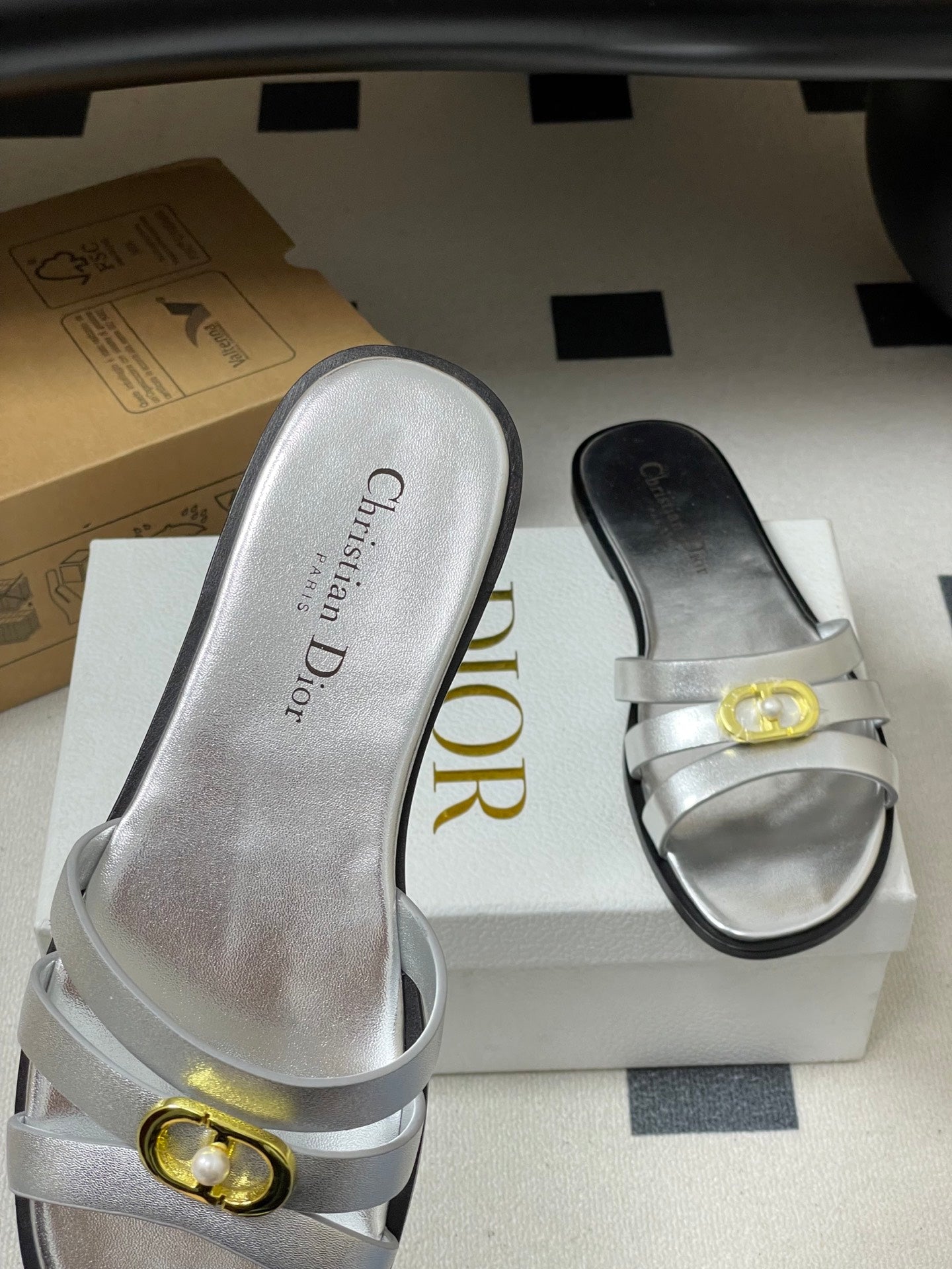 CC 26 Chunky Heel Sandals Metallic Silver Leather 593527