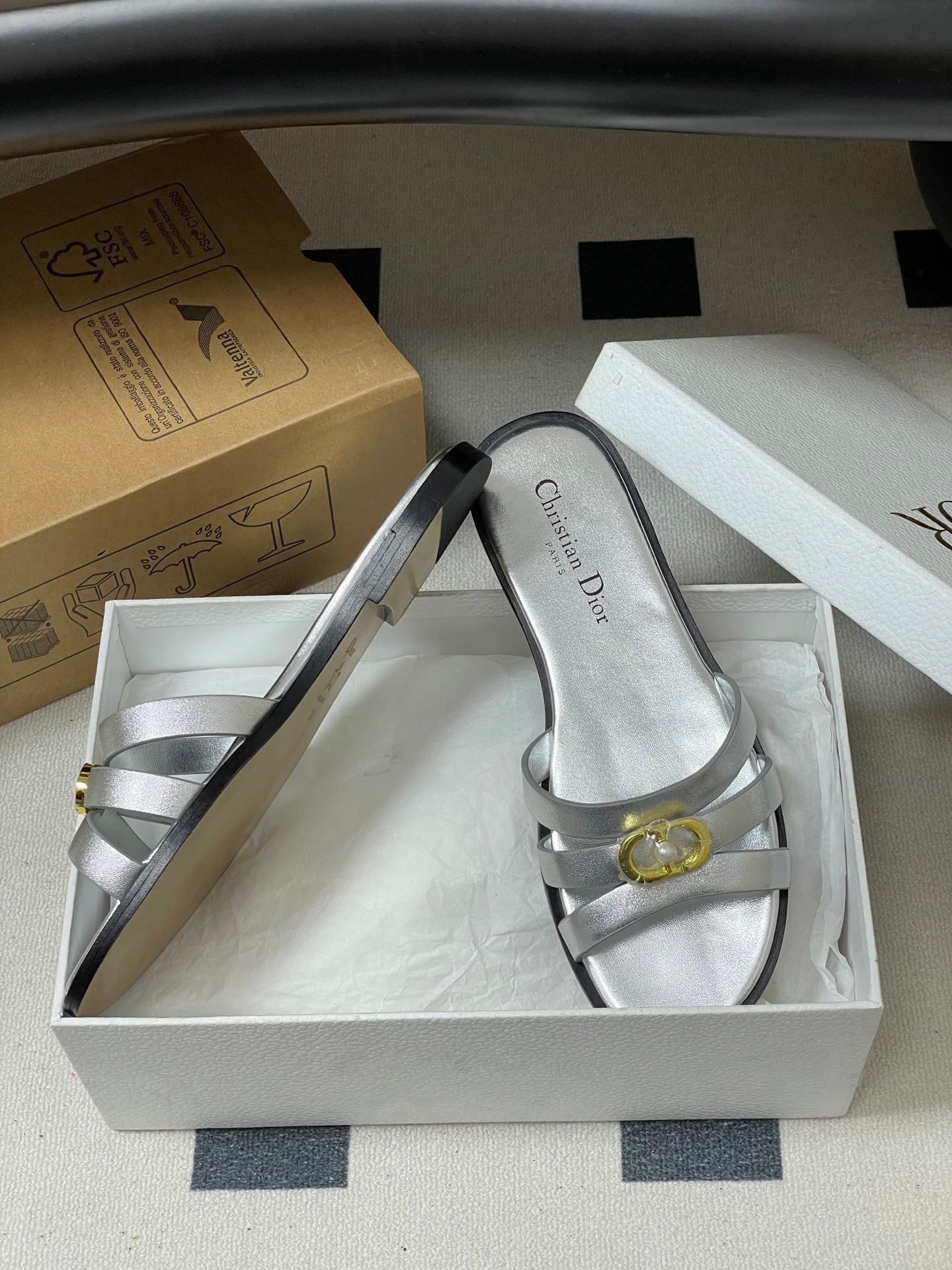 CC 26 Chunky Heel Sandals Metallic Silver Leather 593527