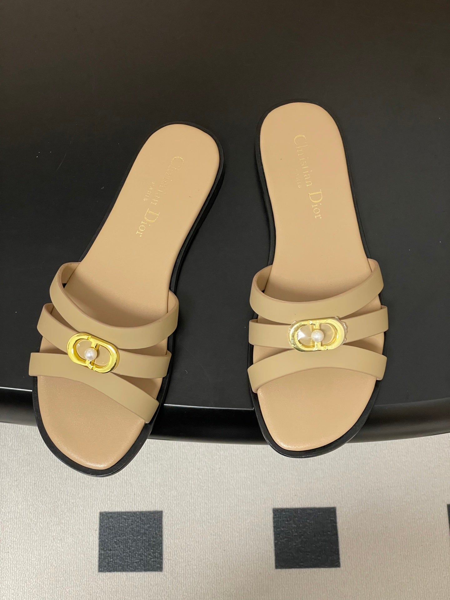 CD 26 Chunky Heel Sandals Beige Leather 593531