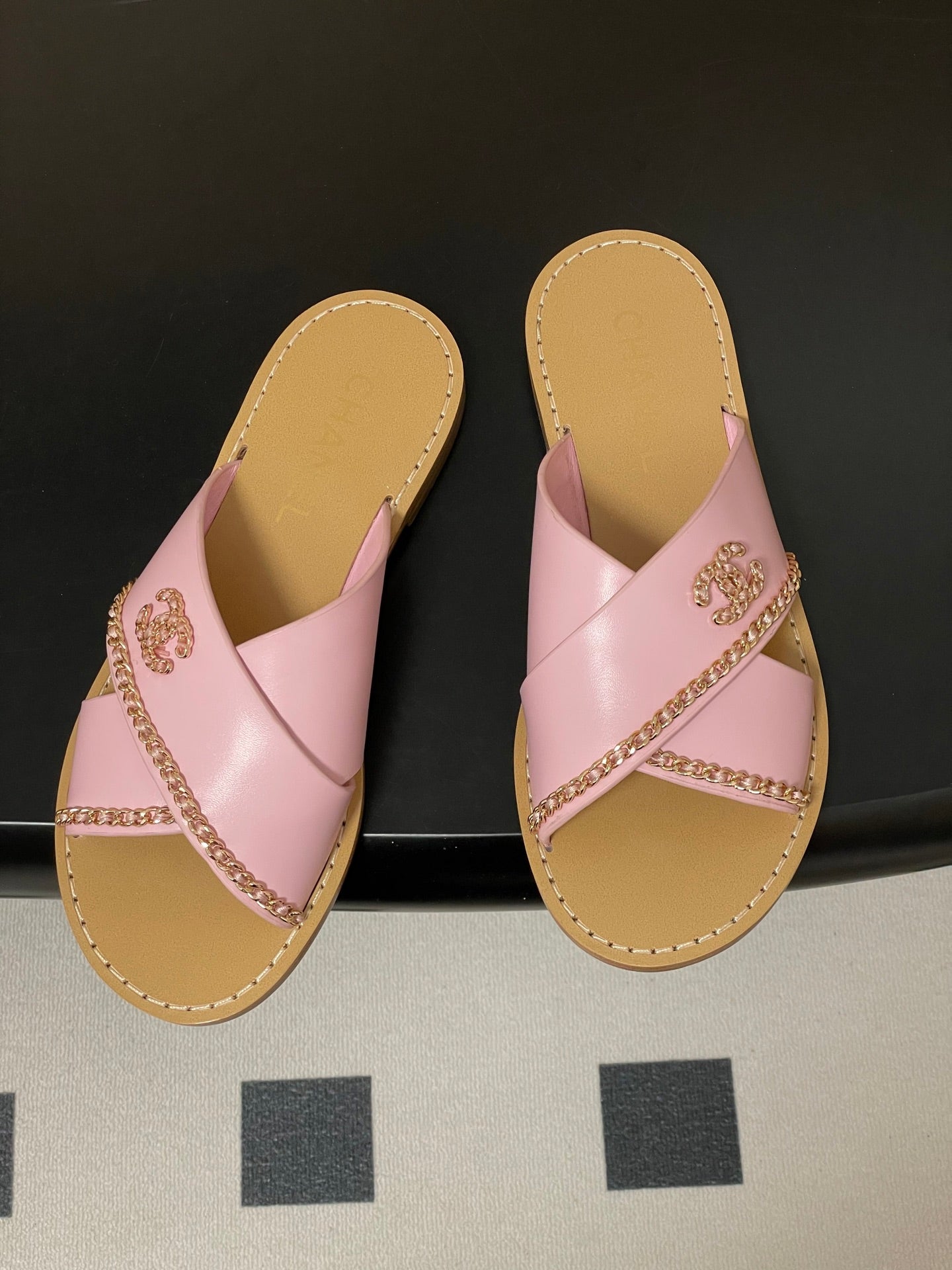 CC 26 Criss-cross Strap Slipper Pink Beige Sheepskin 593301