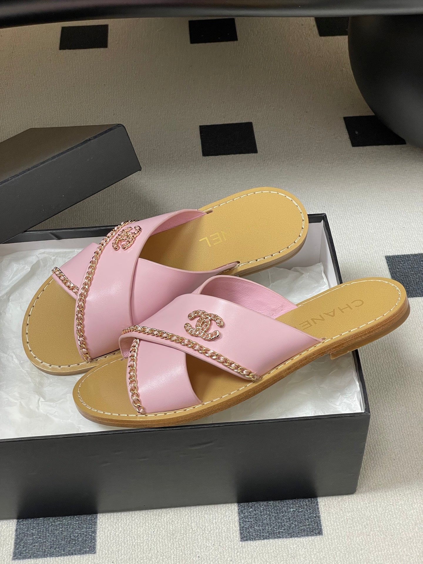 CC 26 Criss-cross Strap Slipper Pink Beige Sheepskin 593301