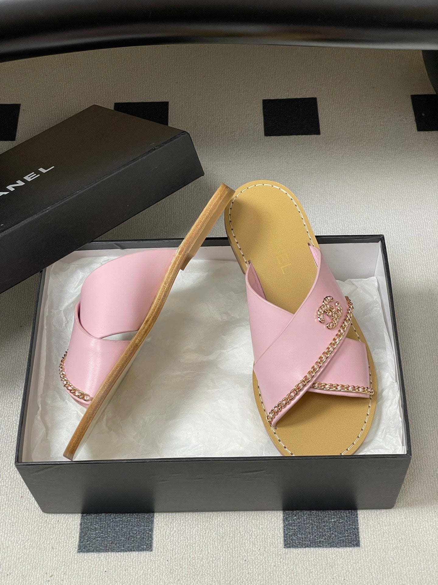 CC 26 Criss-cross Strap Slipper Pink Beige Sheepskin 593301
