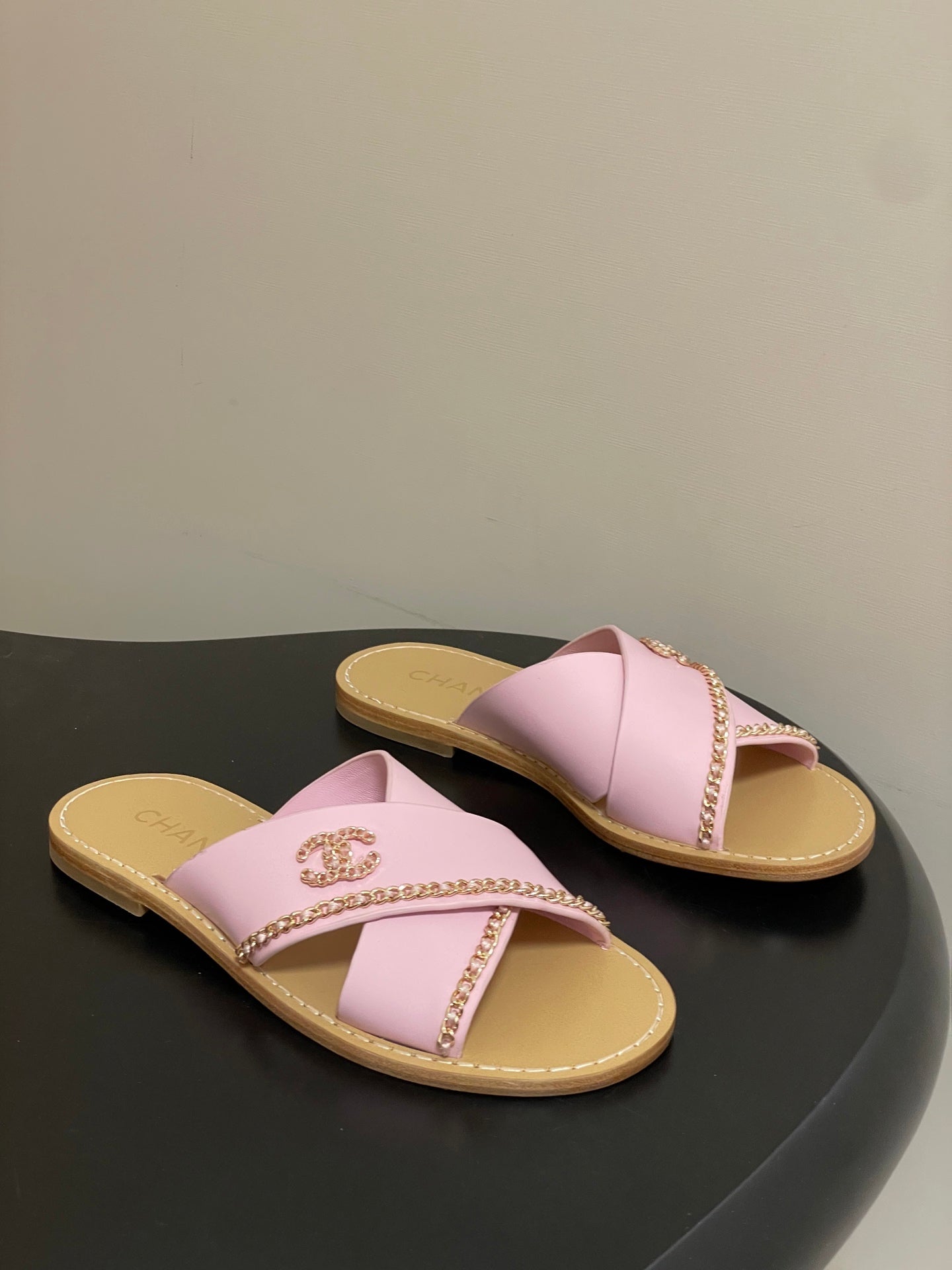 CC 26 Criss-cross Strap Slipper Pink Beige Sheepskin 593301