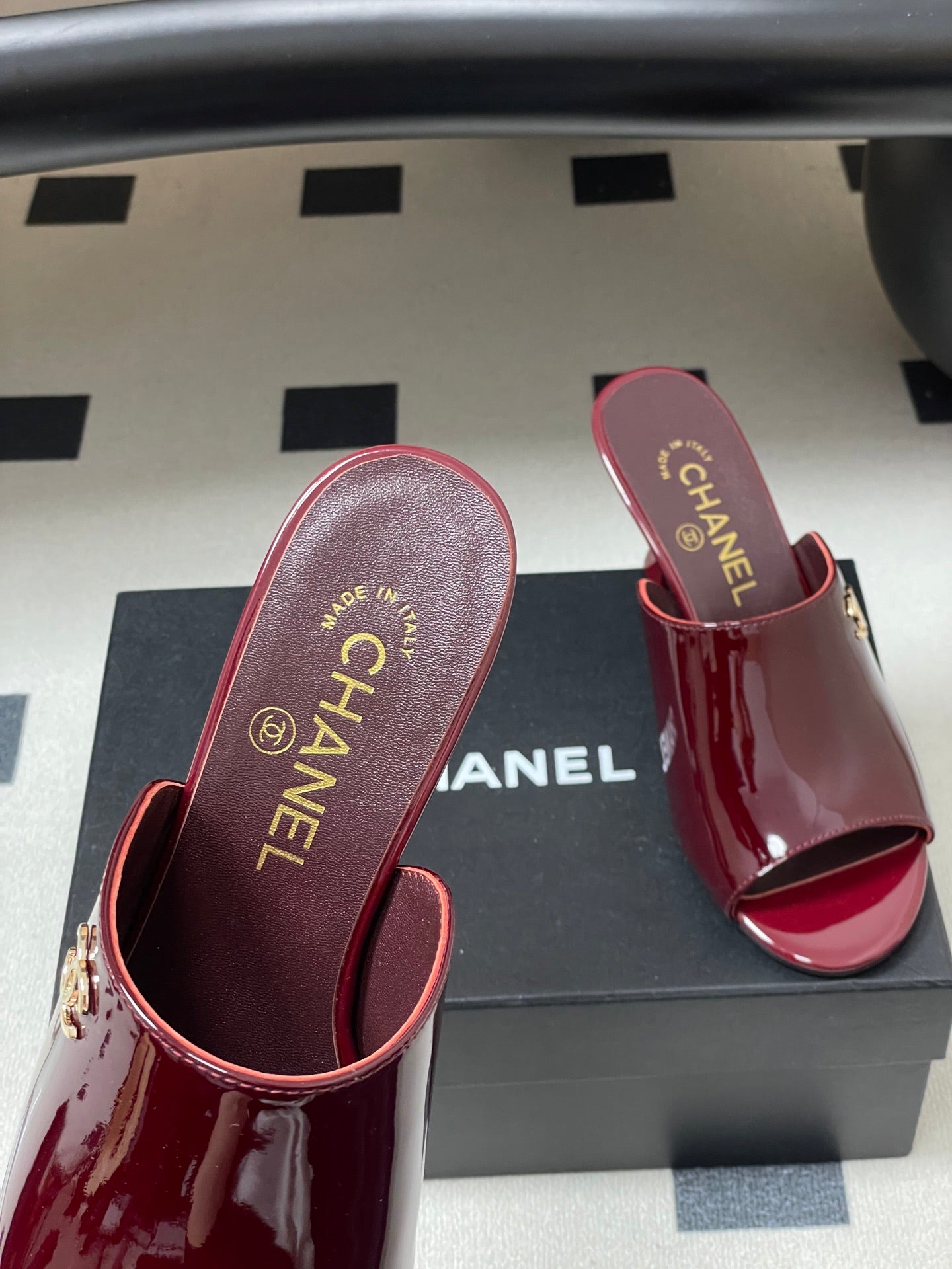 CC 26 Sandal Burgundy Patent Leather 593319