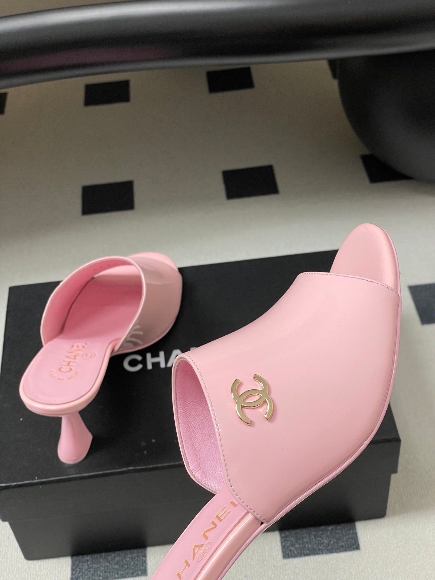 CC 26 Sandal Pink Patent Leather 593320