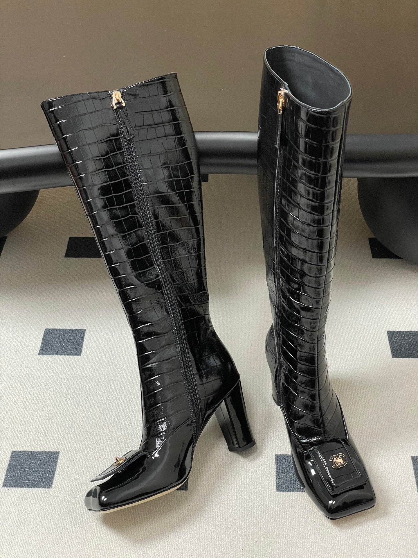 CC 26 Crocodile-embossed High Boot Black Patent Leather 593111