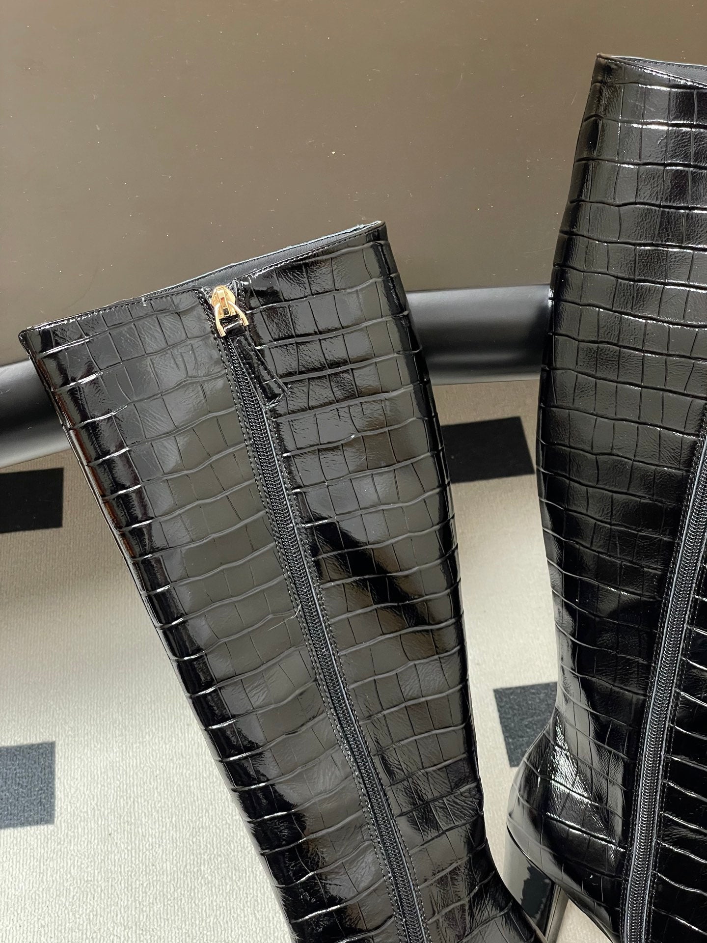 CC 26 Crocodile-embossed High Boot Black Patent Leather 593111