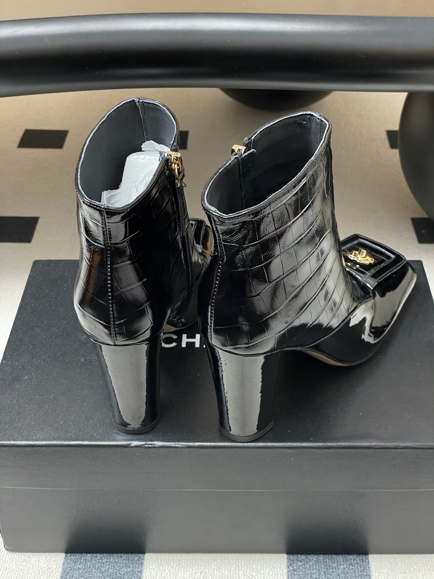 CC 26 Crocodile-embossed Boot Black Patent Leather 593113