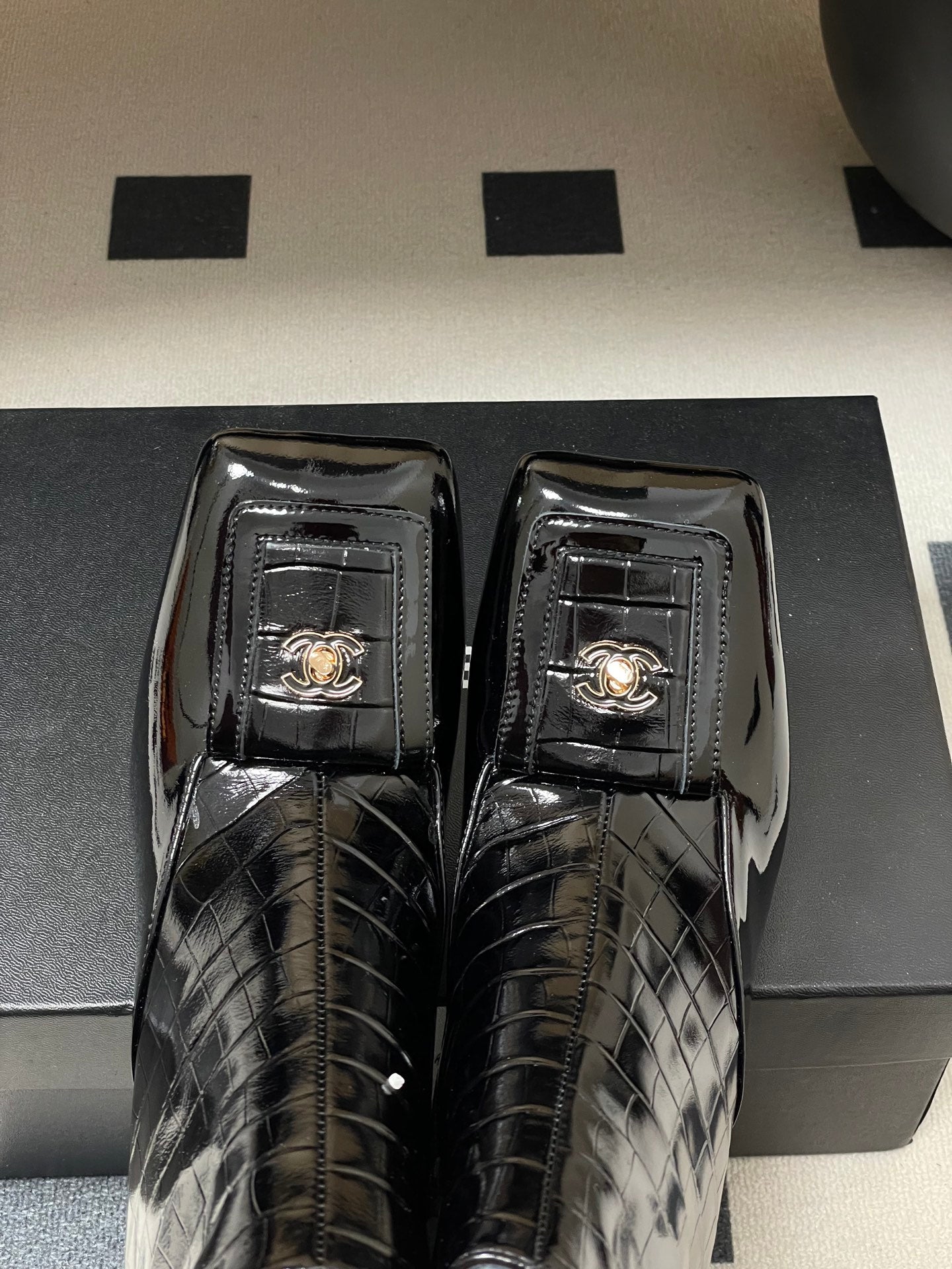 CC 26 Crocodile-embossed Boot Black Patent Leather 593113