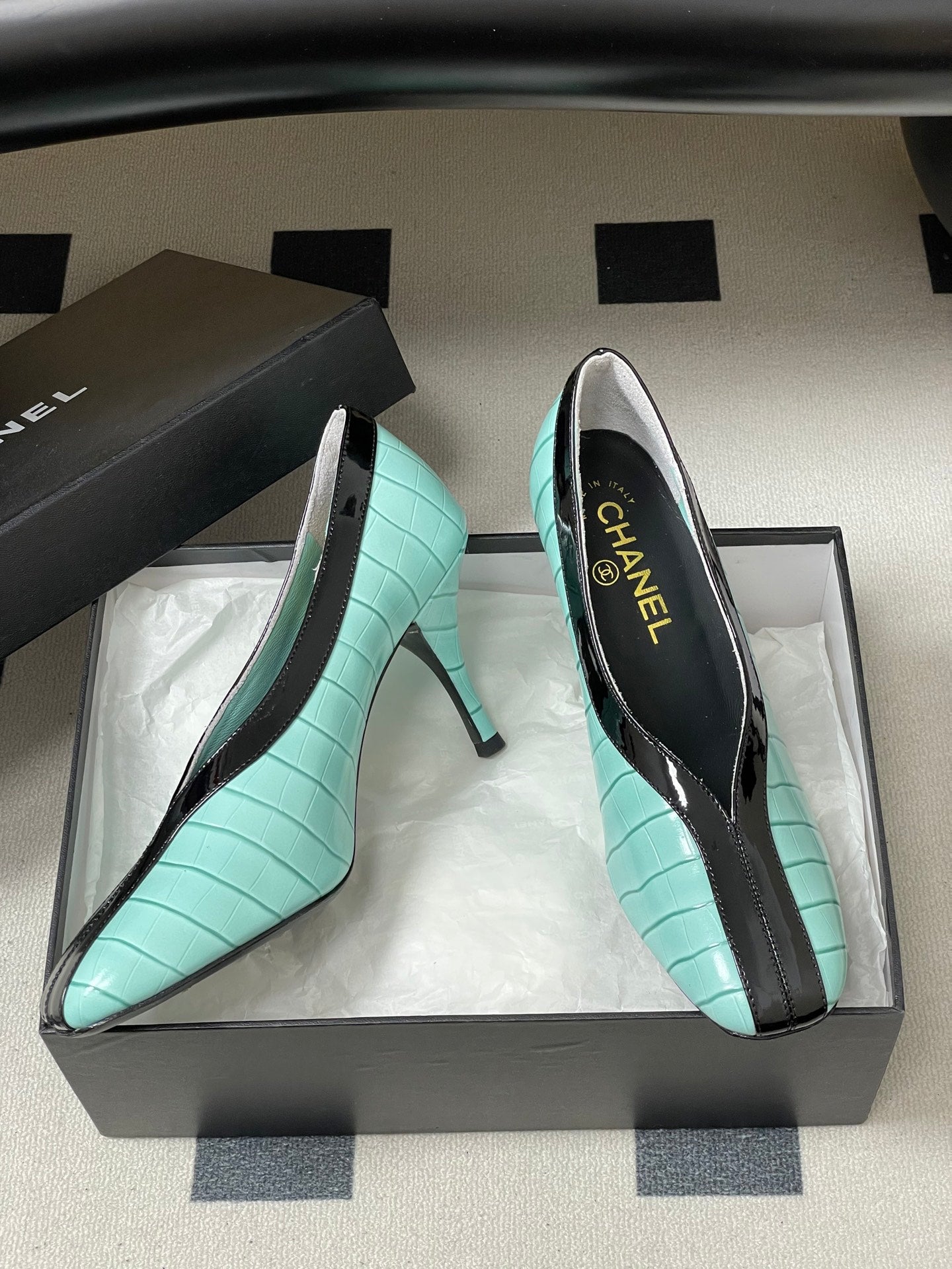 CC 26 Crocodile-embossed Pump Light Blue mix Black Calfskin 593368