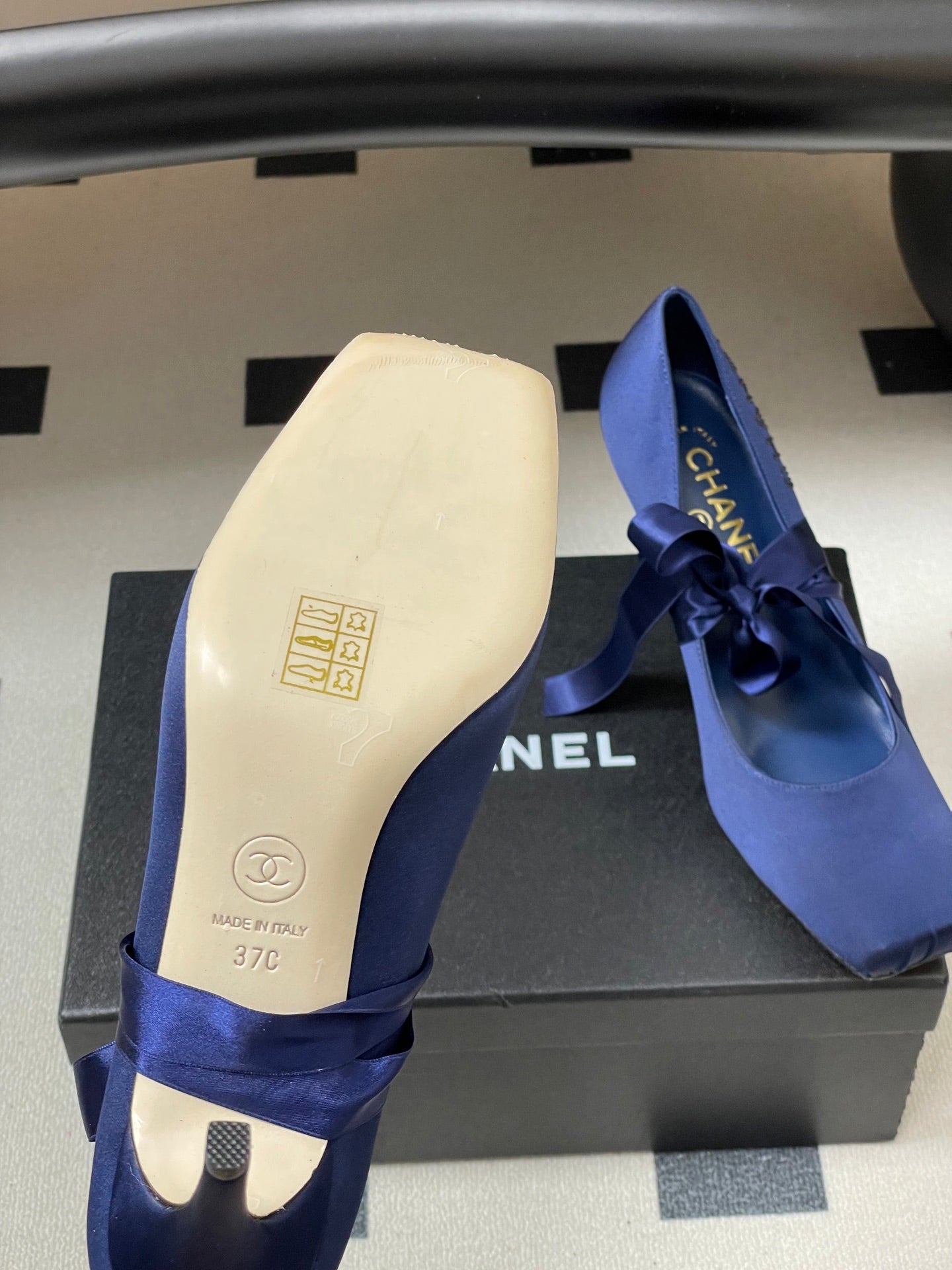 CC 26 Pump Blue Satin Silk 593134