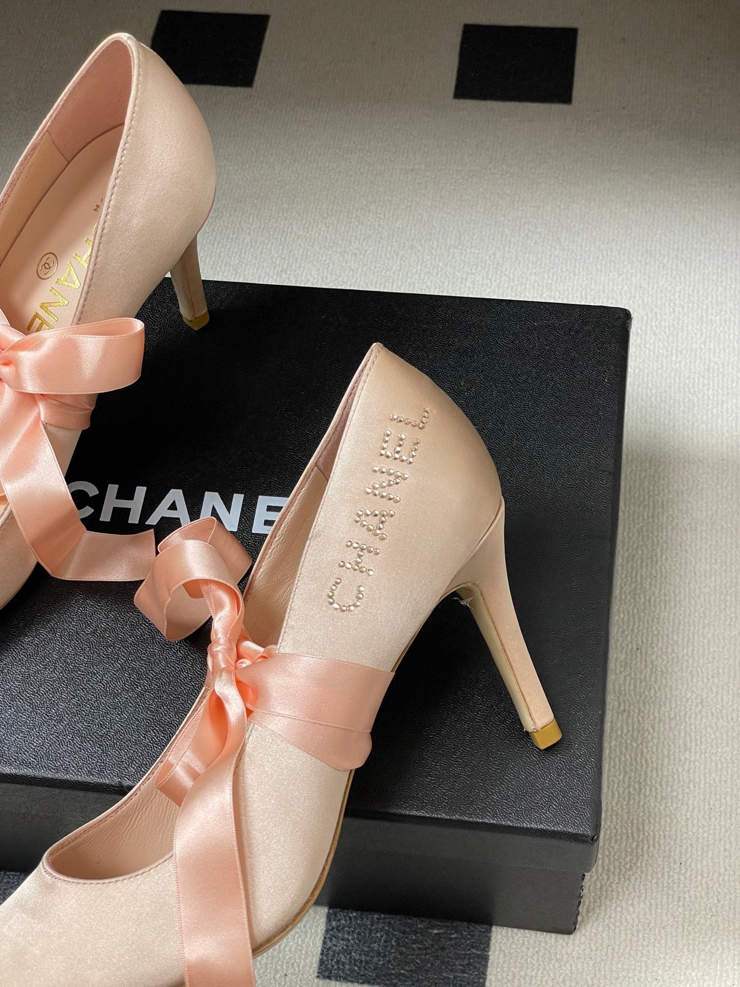 CC 26 Pump Pink Satin Silk 593135