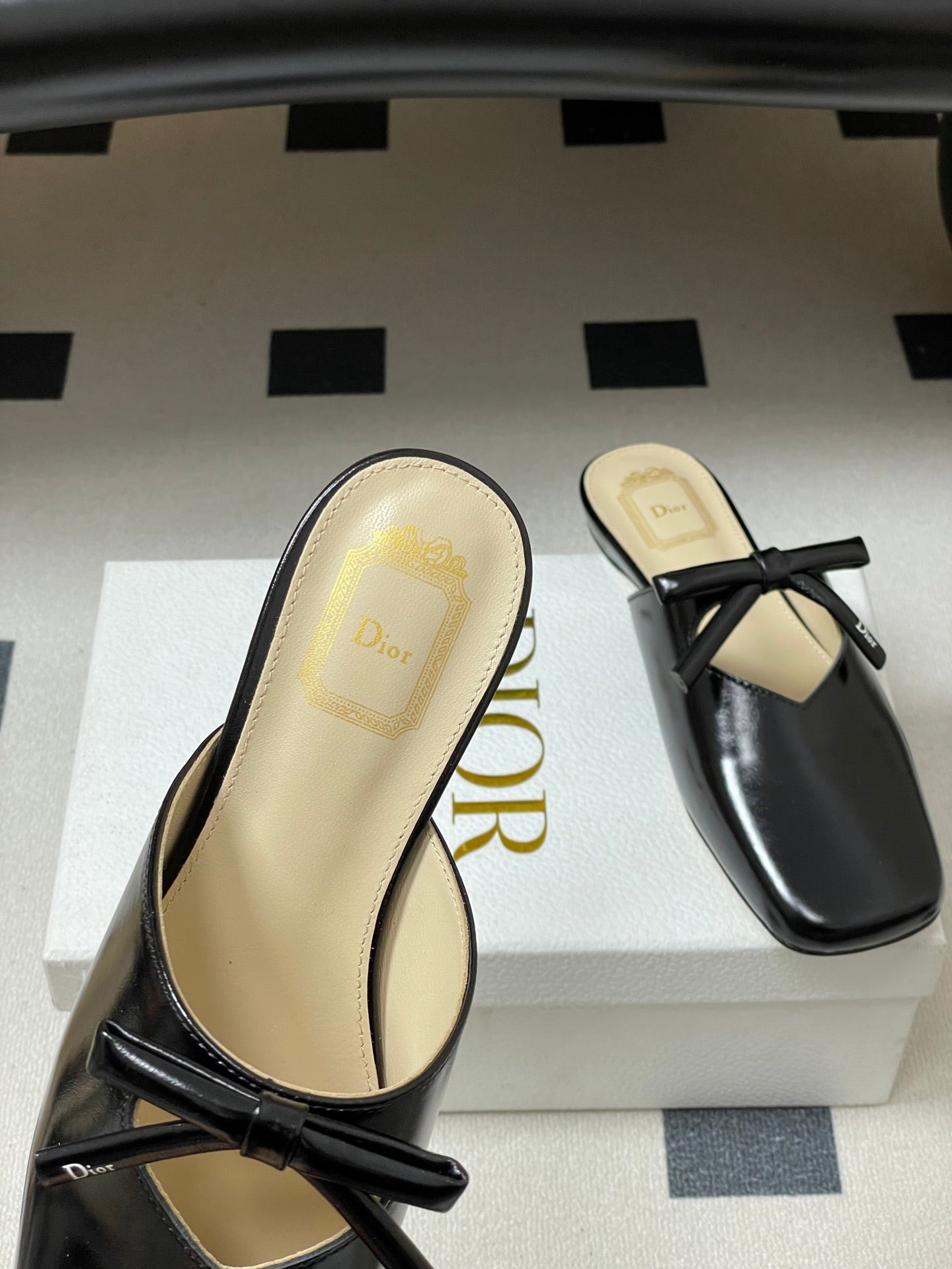 CD 26 Flat Mule Black Patent Cowhide 593599