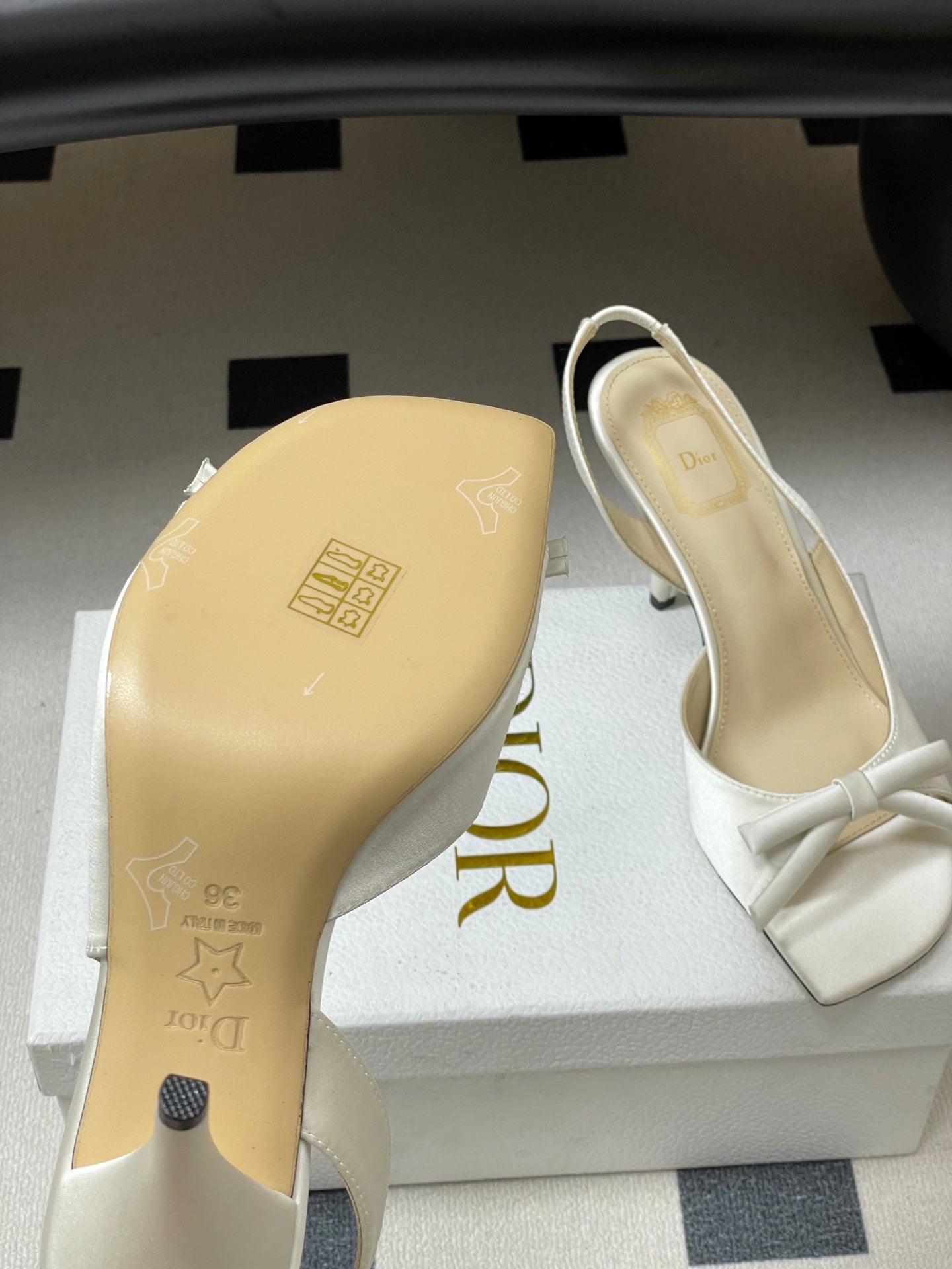 CD 26 Slingback 85 White Leather Silk 593605