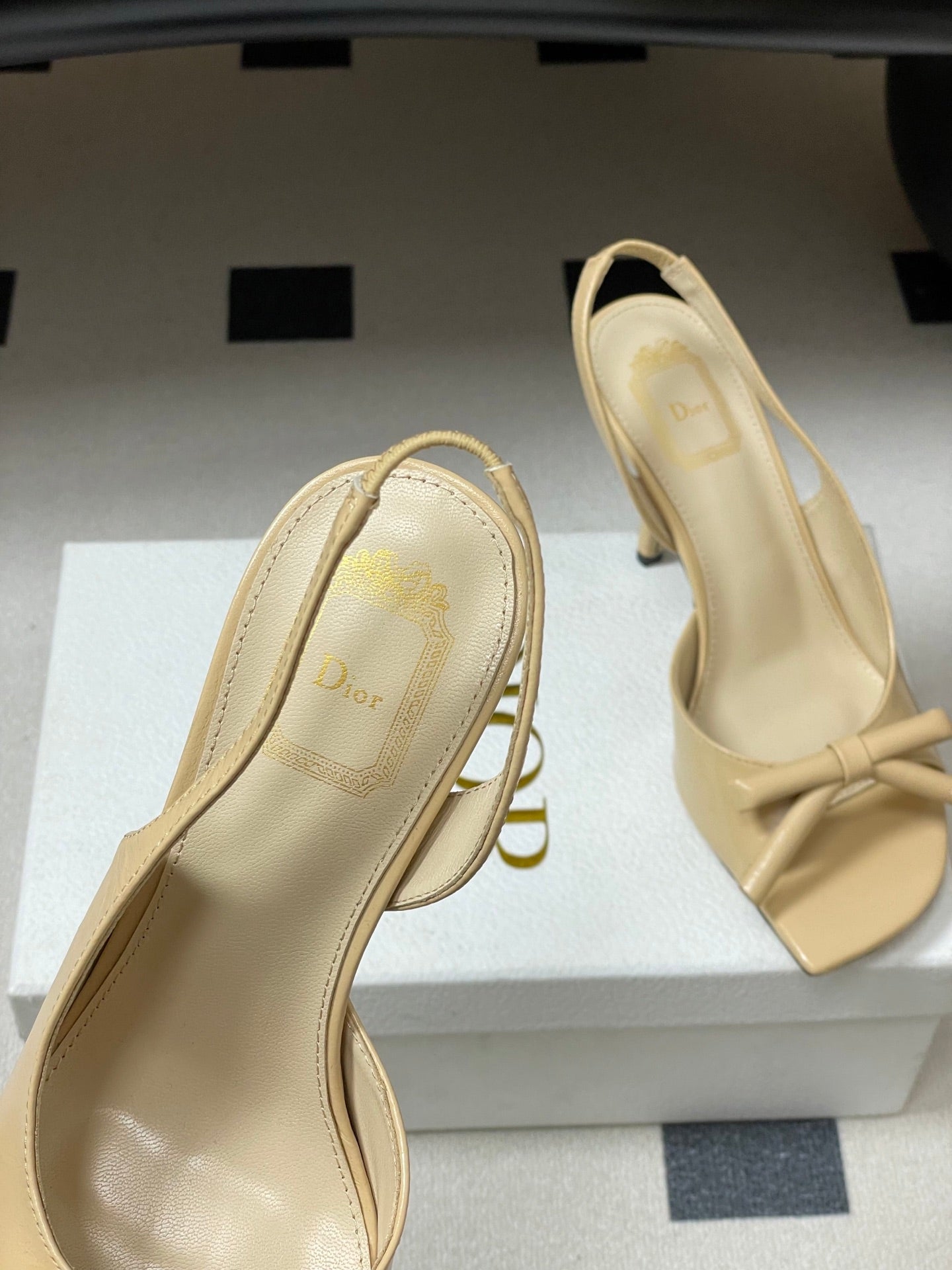 CD 26 Slingback 85 Beige Patent Leather 593607