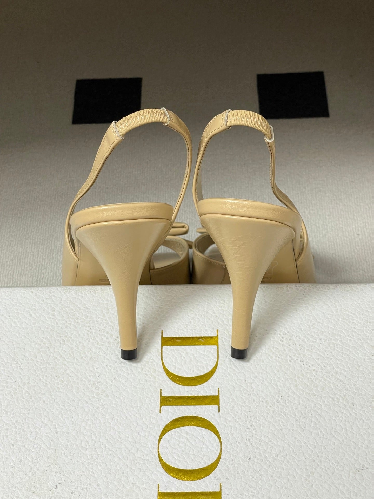 CD 26 Slingback 85 Beige Patent Leather 593607