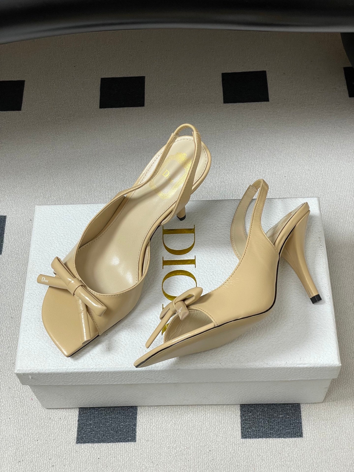 CD 26 Slingback 85 Beige Patent Leather 593607