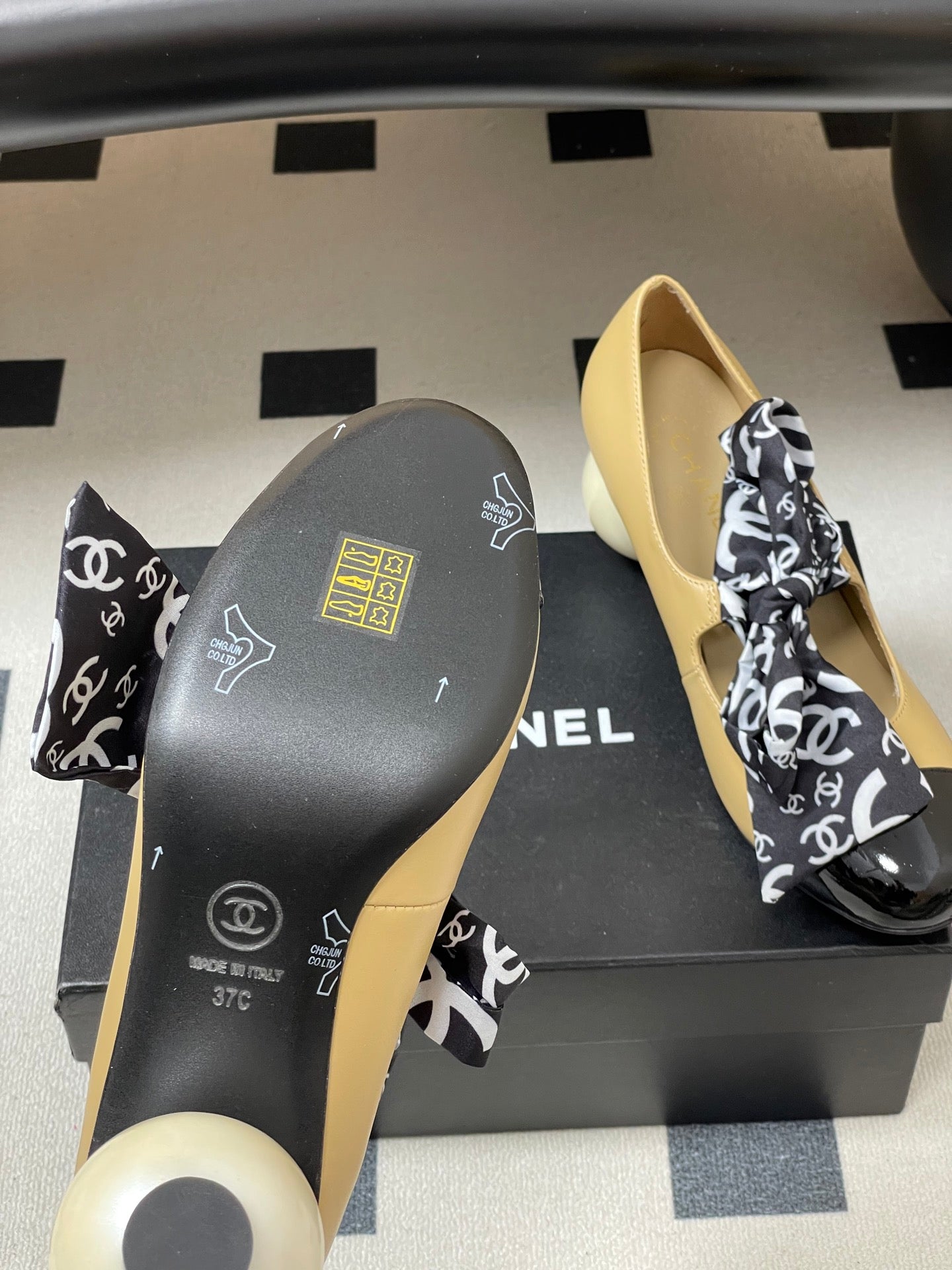 CC 26  Double C Pearl Heel Pump With Silk Ribbon Beige Sheepskin 593156