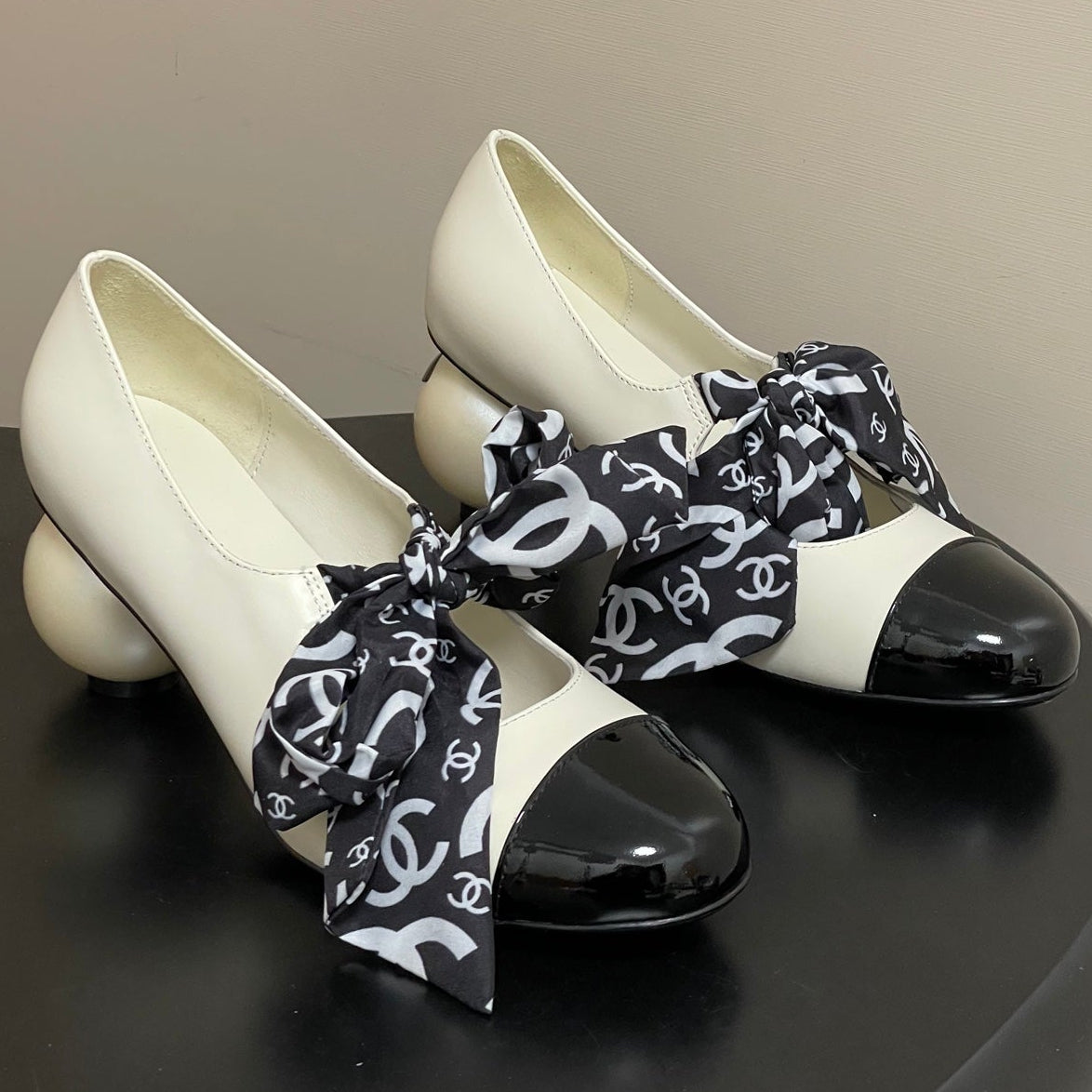 CC 26  Double C Pearl Heel Pump With Silk Ribbon White Sheepskin 593157