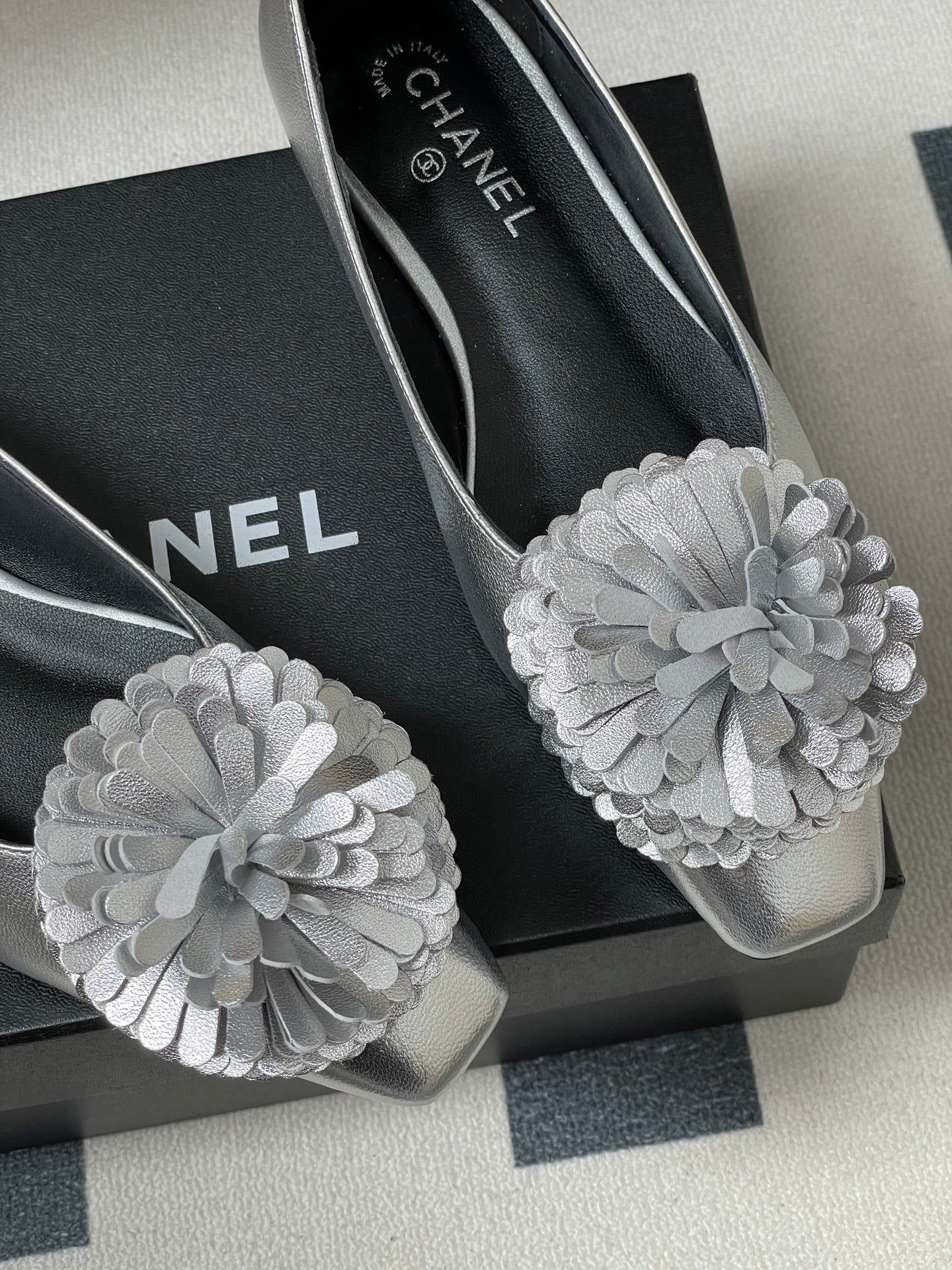 CC 26 Flower-shaped Ballet Flat Silver Sheepskin 593166