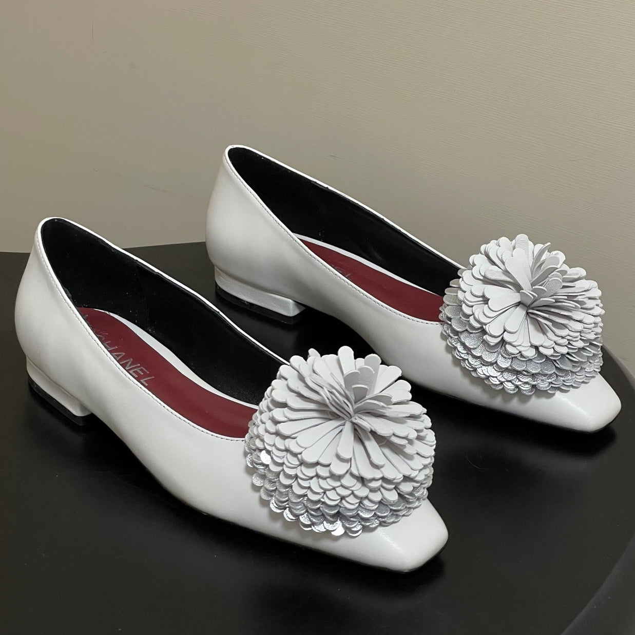 CC 26 Flower-shaped Ballet Flat White Sheepskin 593167