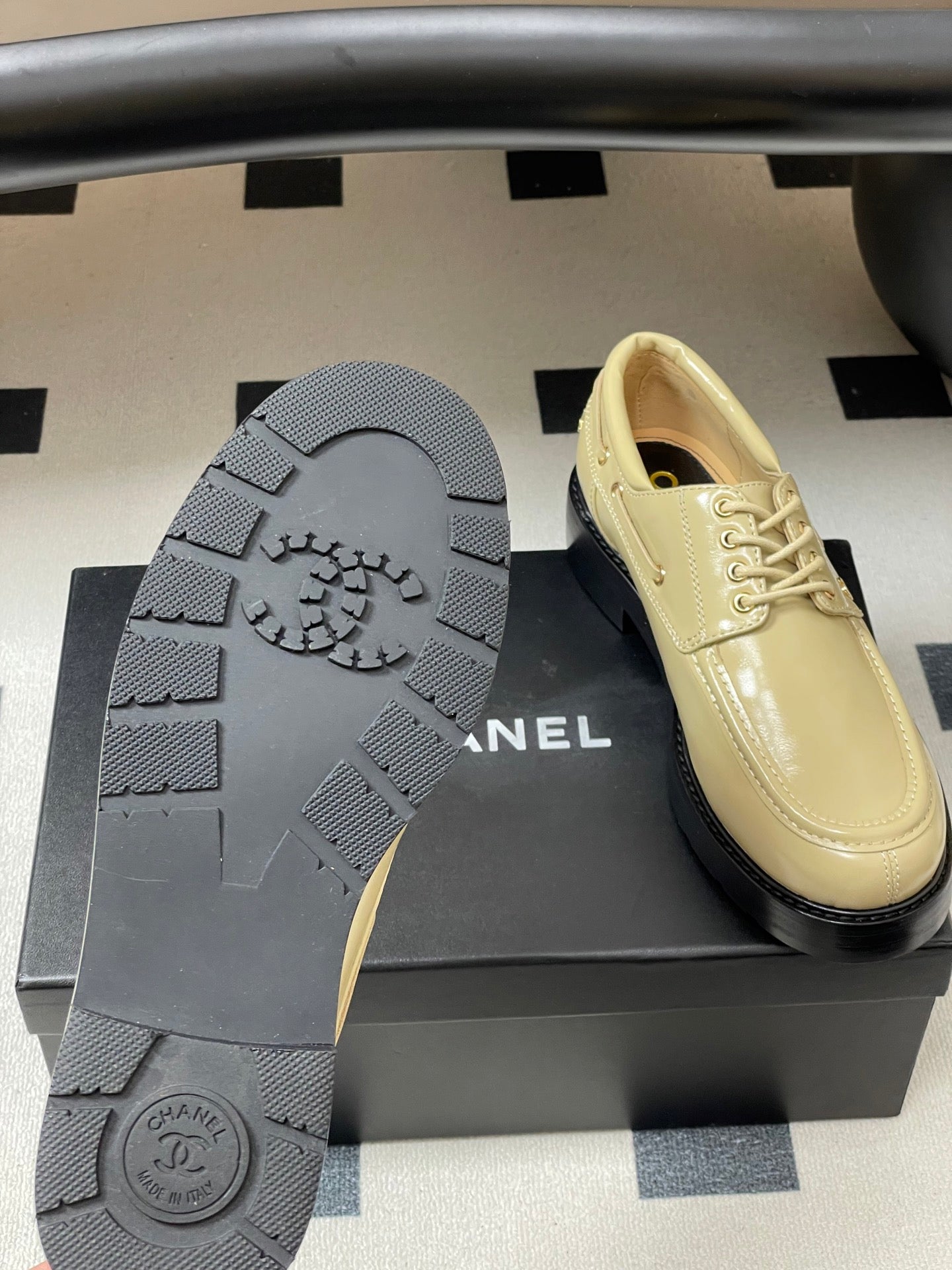 CC 26 Lace-Up Loafer Beige Sheepskin 594247