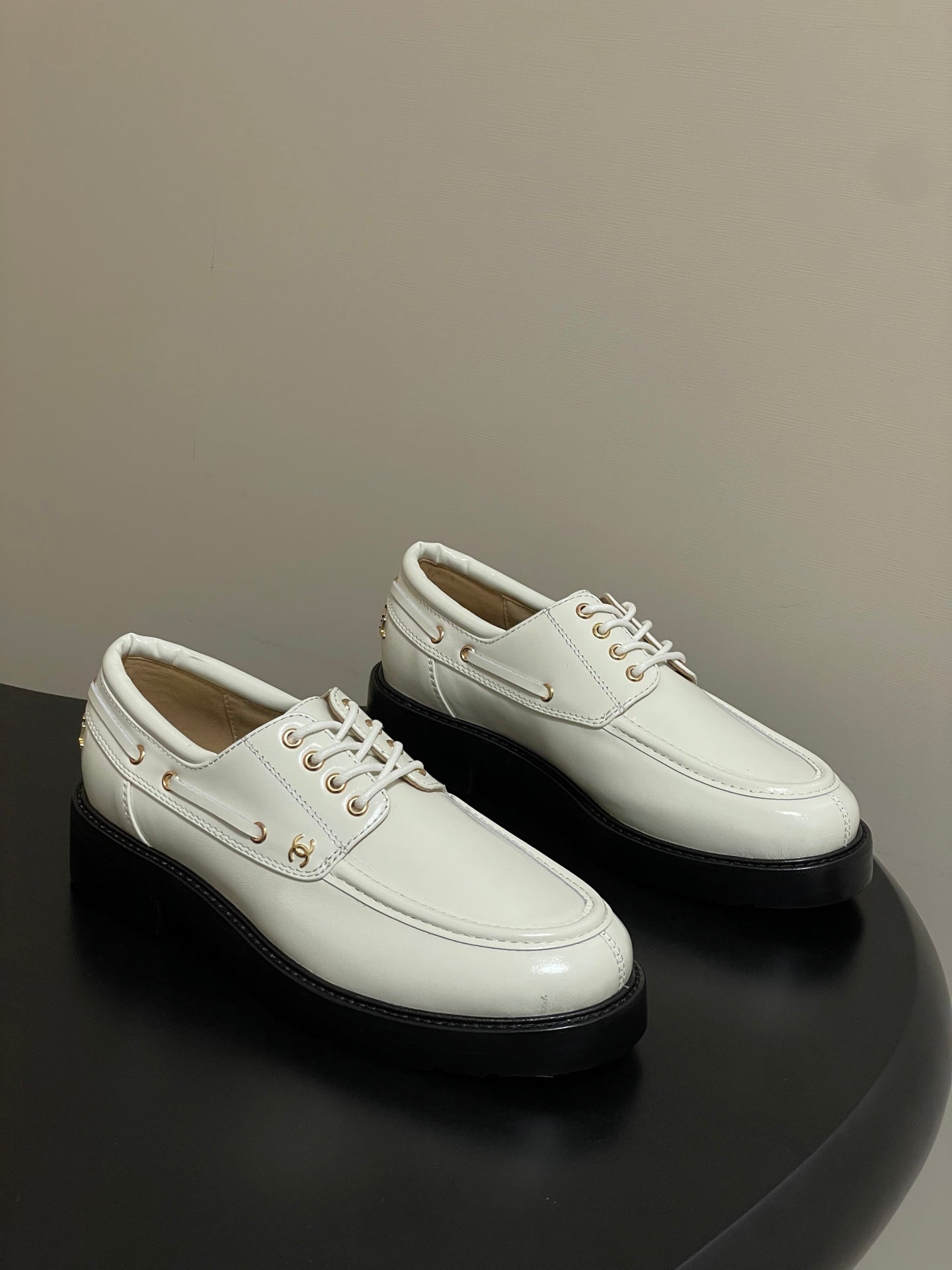 CC 26 Lace-Up Loafer White Sheepskin 594249
