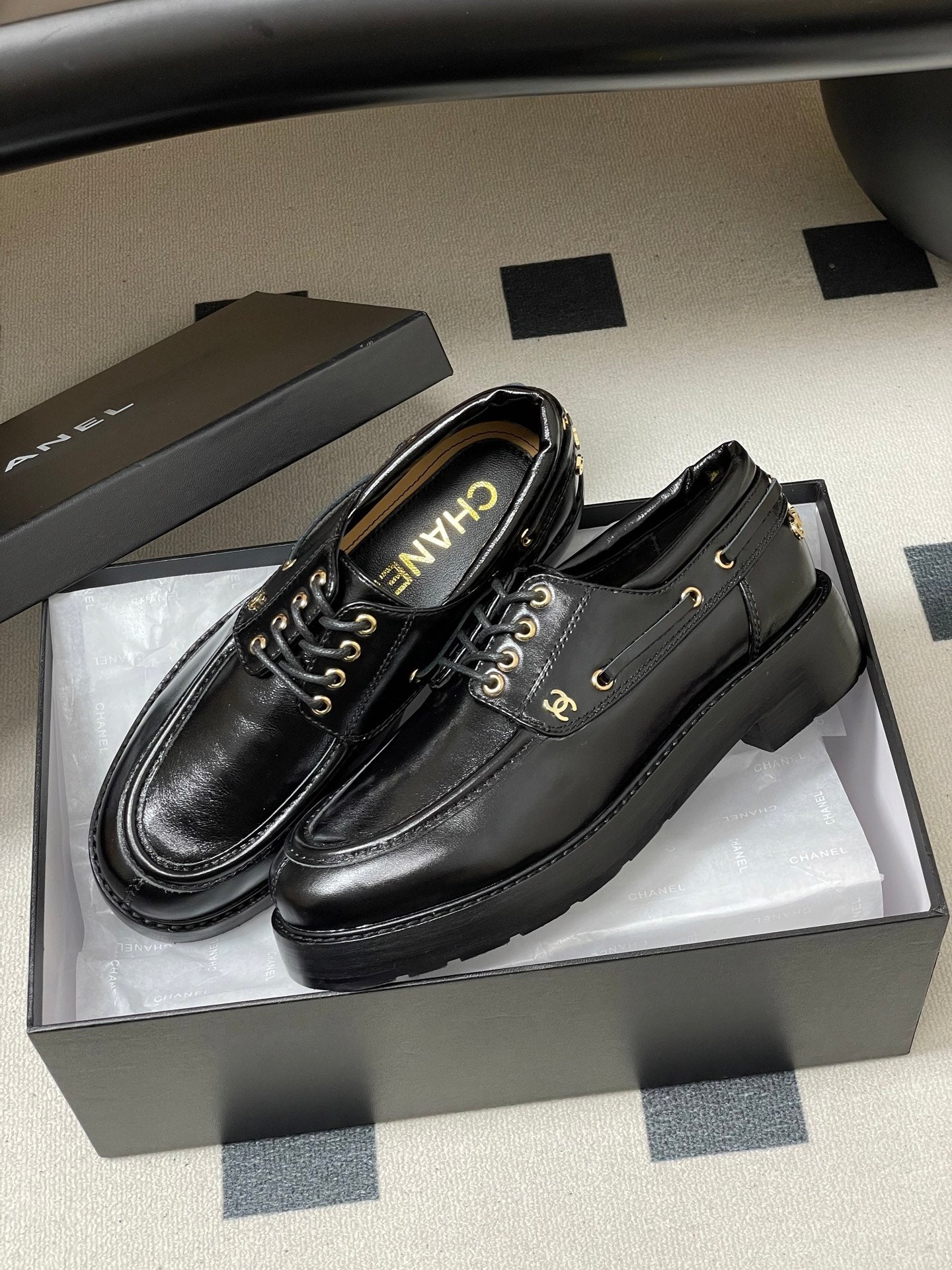 CC 26 Lace-Up Loafer Black Sheepskin 594250