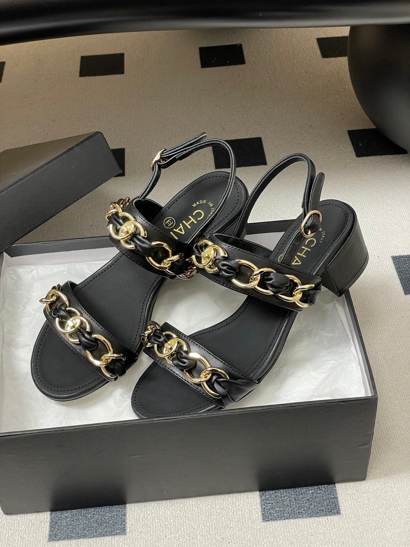 CC 26s Buckle Chain Sandals 55 Black Sheepskin 649474