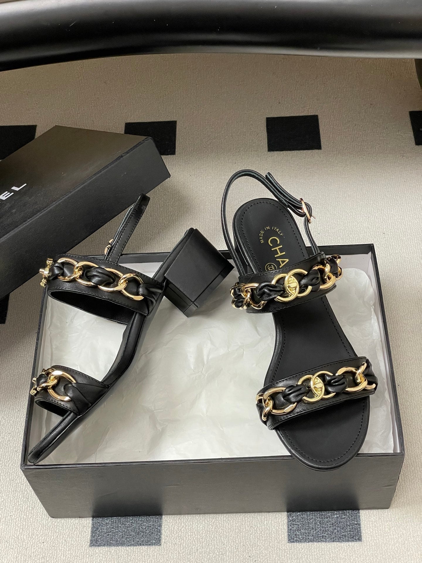 CC 26s Buckle Chain Sandals 55 Black Sheepskin 649474