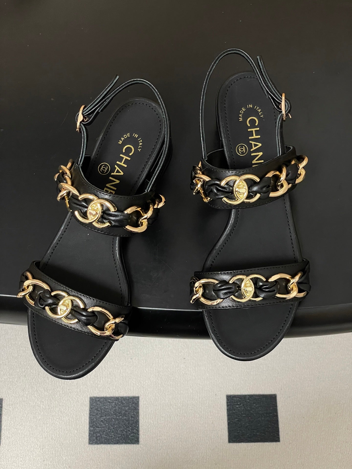 CC 26s Buckle Chain Sandals 55 Black Sheepskin 649474
