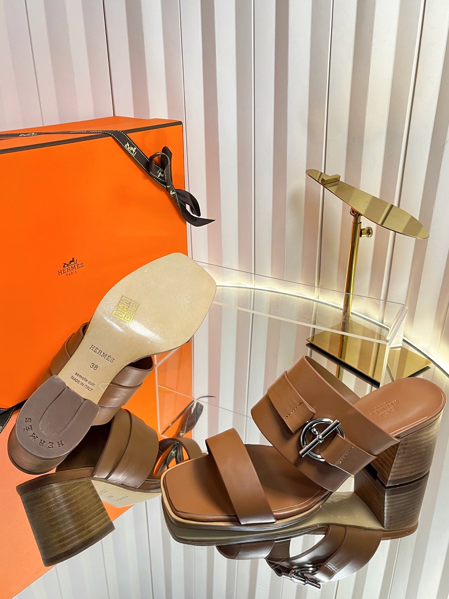 HM 26ss Kelly Buckle High-Heeled Sandals Brown Calfskin 641965